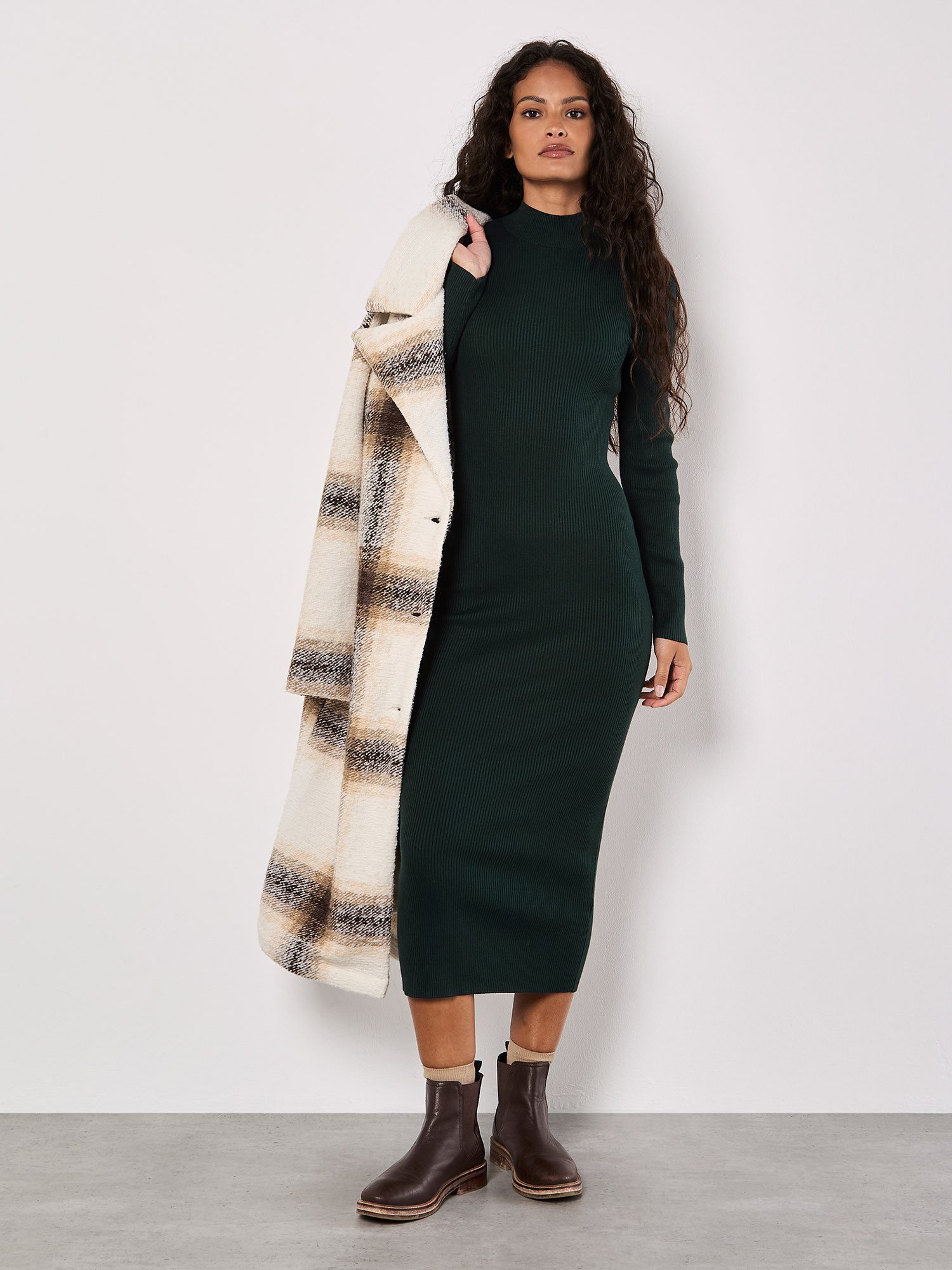 Apricot Strickkleid Midikleid aus Rippenstrick mit hochgeschlossenem Aussch günstig online kaufen