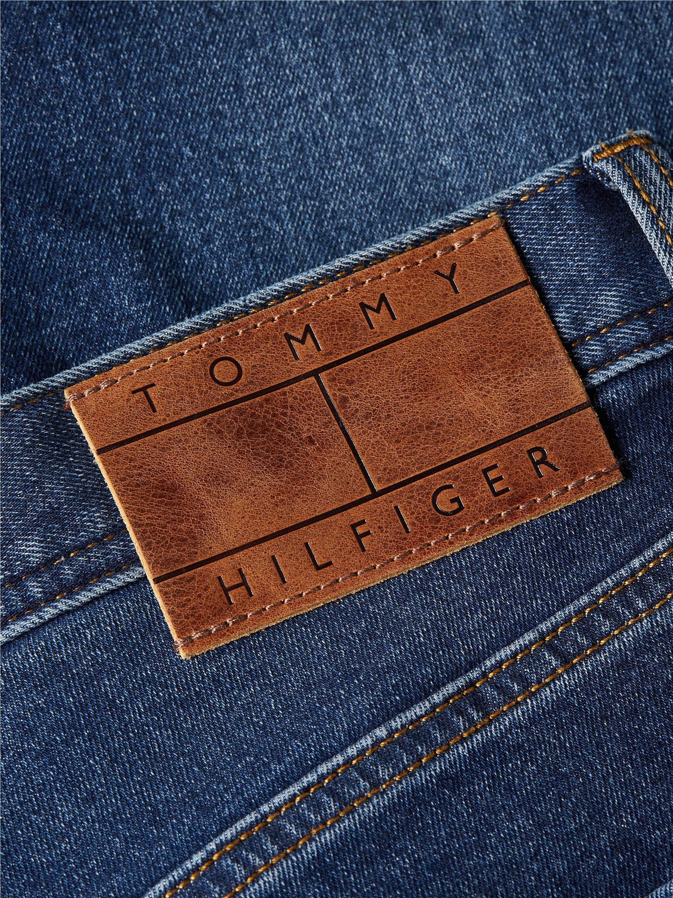 Leder-Batch am DENTON 1BX STR Hilfiger hinteren Hilfiger Tommy STRAIGHT Bundabschluss CHARLES mit Tommy Denim Straight-Jeans BLUE