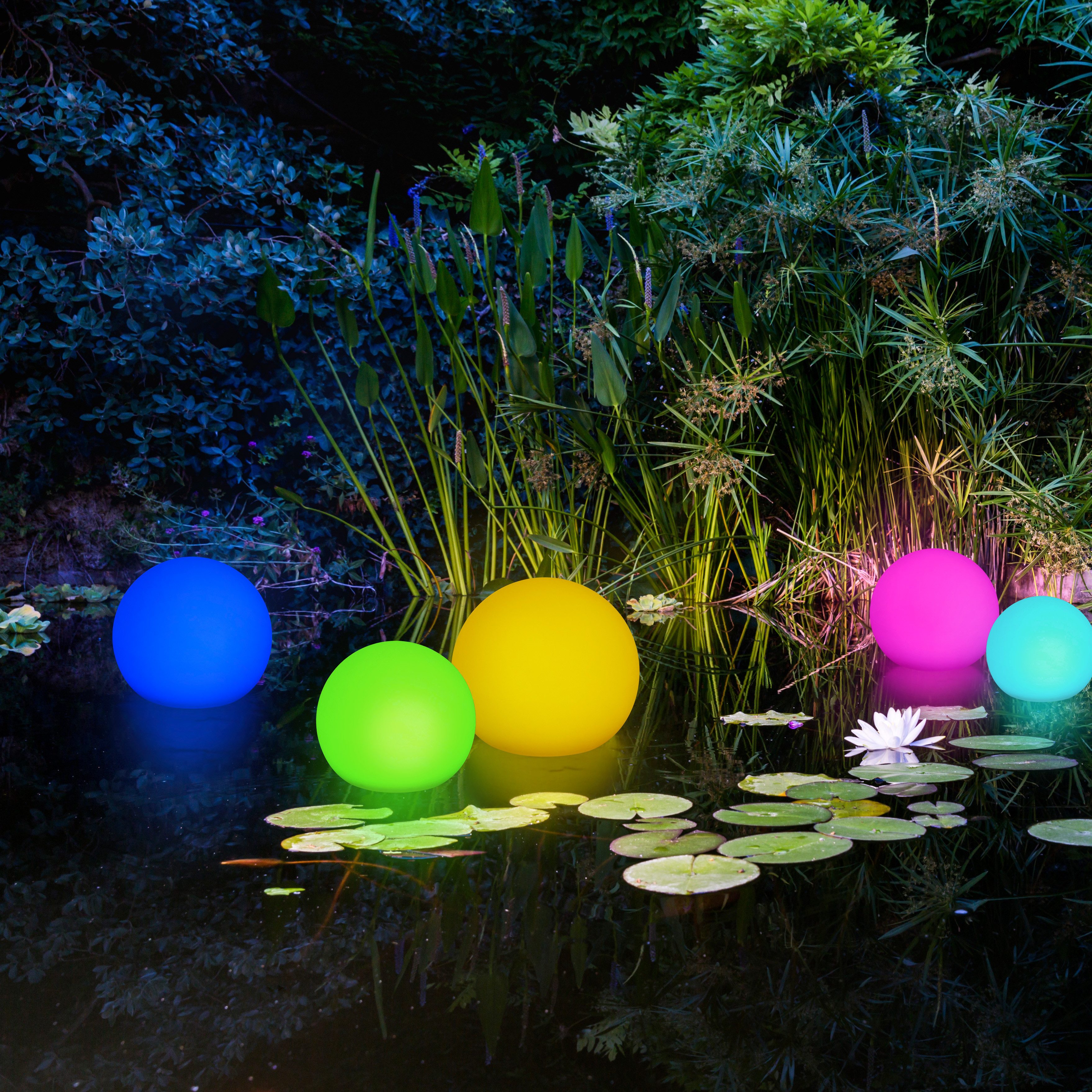 OTTO home LED Solarleuchte Ollira, LED-Solar Kugelleuchten Ø 30 cm + Ø 40 cm, RGB, Tageslichtsensor, LED fest integriert, Warmweiß, RGB, mit Erdspießen