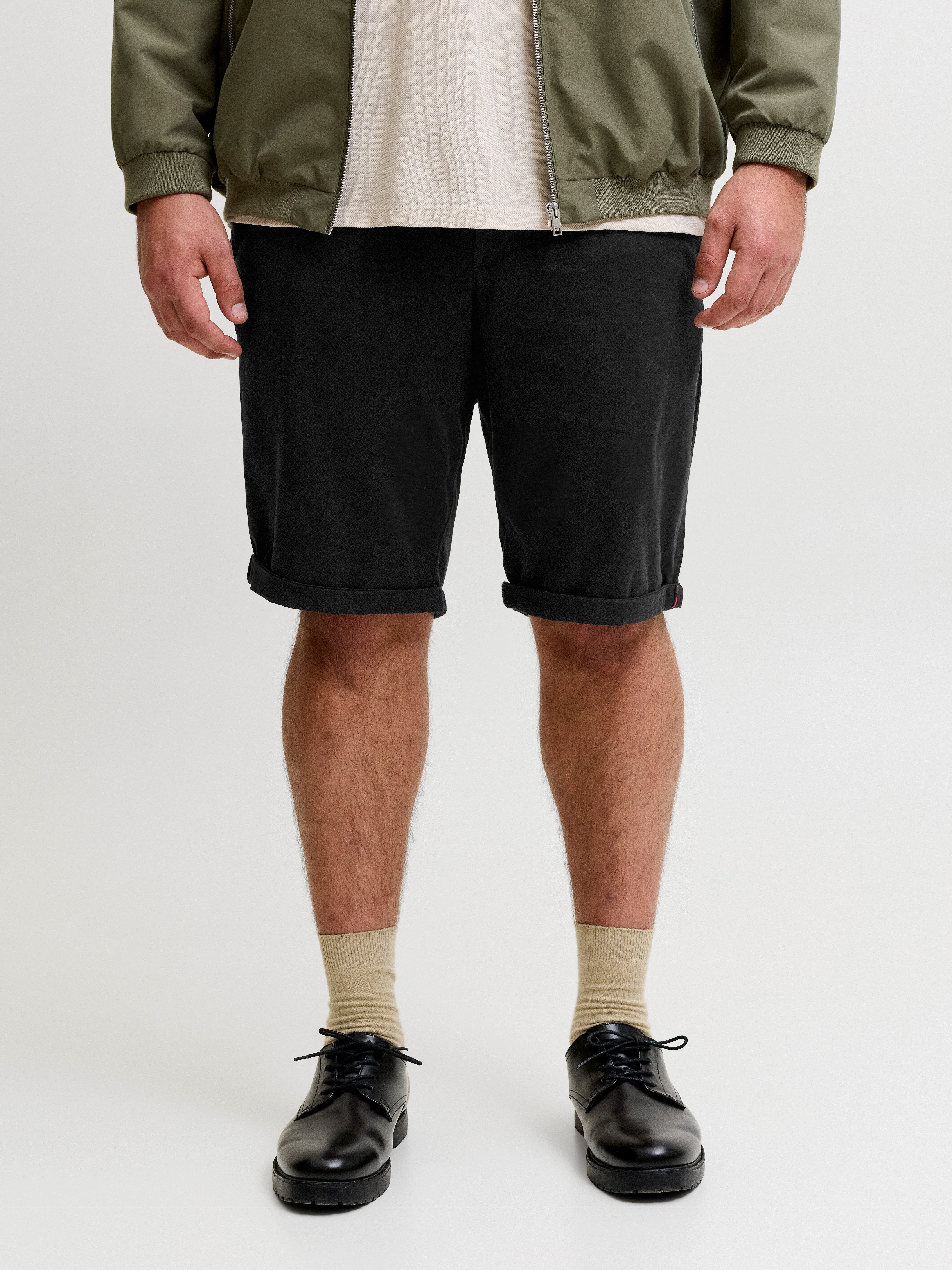 Jack & Jones PlusSize Chinoshorts JPSTBOWIE JJSHORTS SOLID SN PLS mit Umschlag