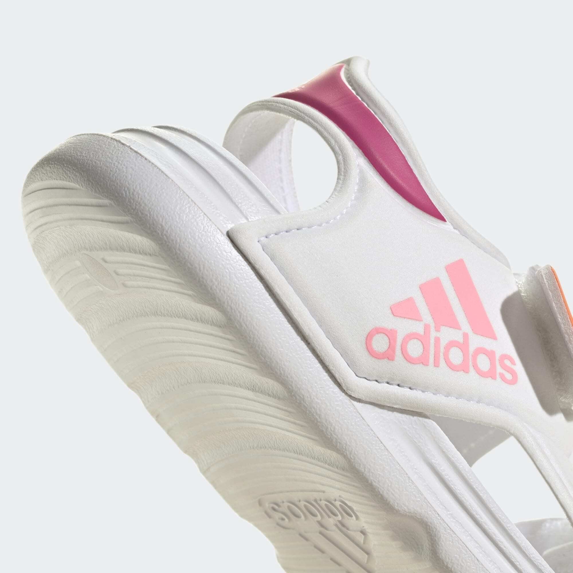 adidas / Lucid White Cloud / Sportswear ALTASWIM Badesandale Pink Fuchsia Semi SANDALE Beam