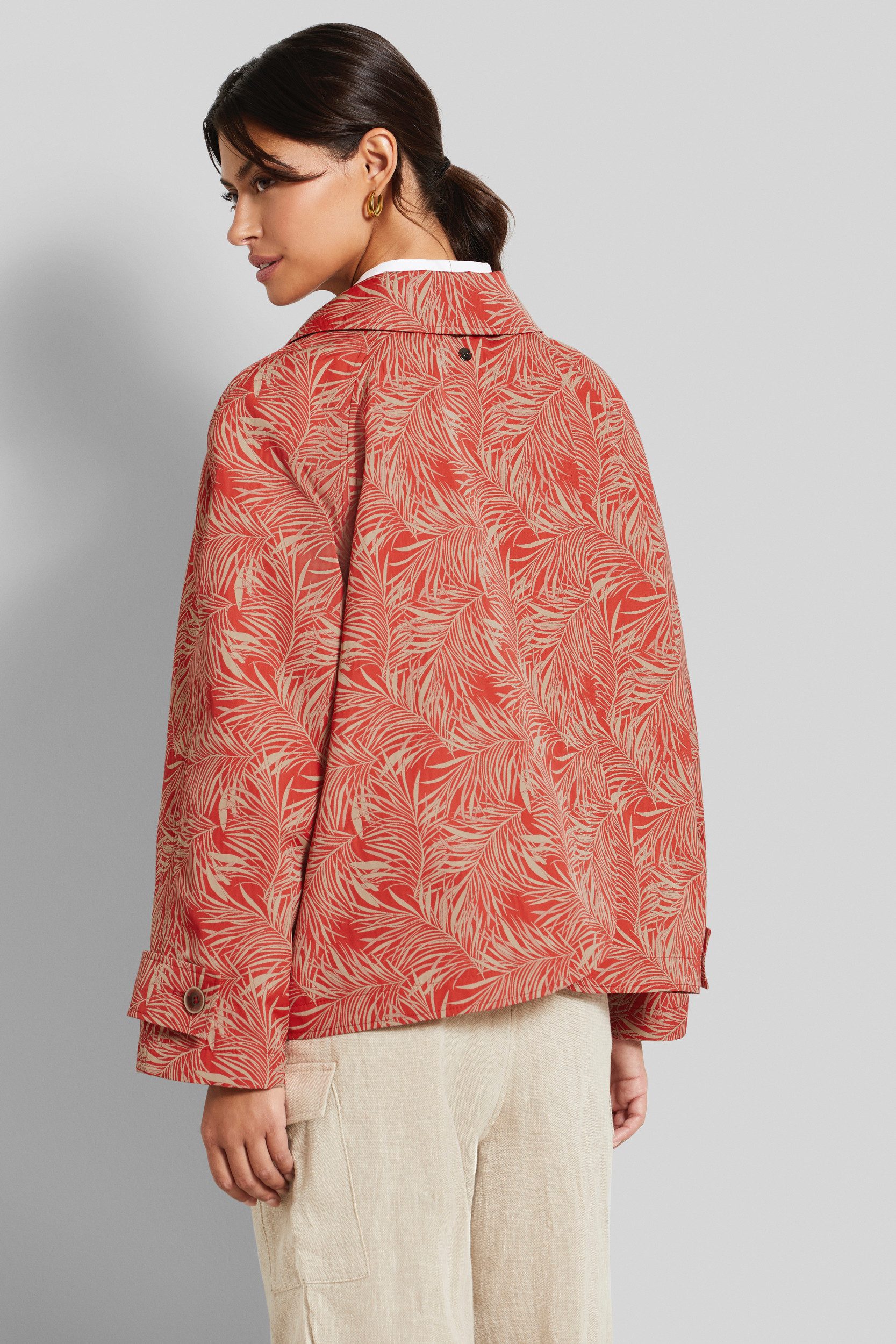 bugatti Kurzjacke oversized geschnitten