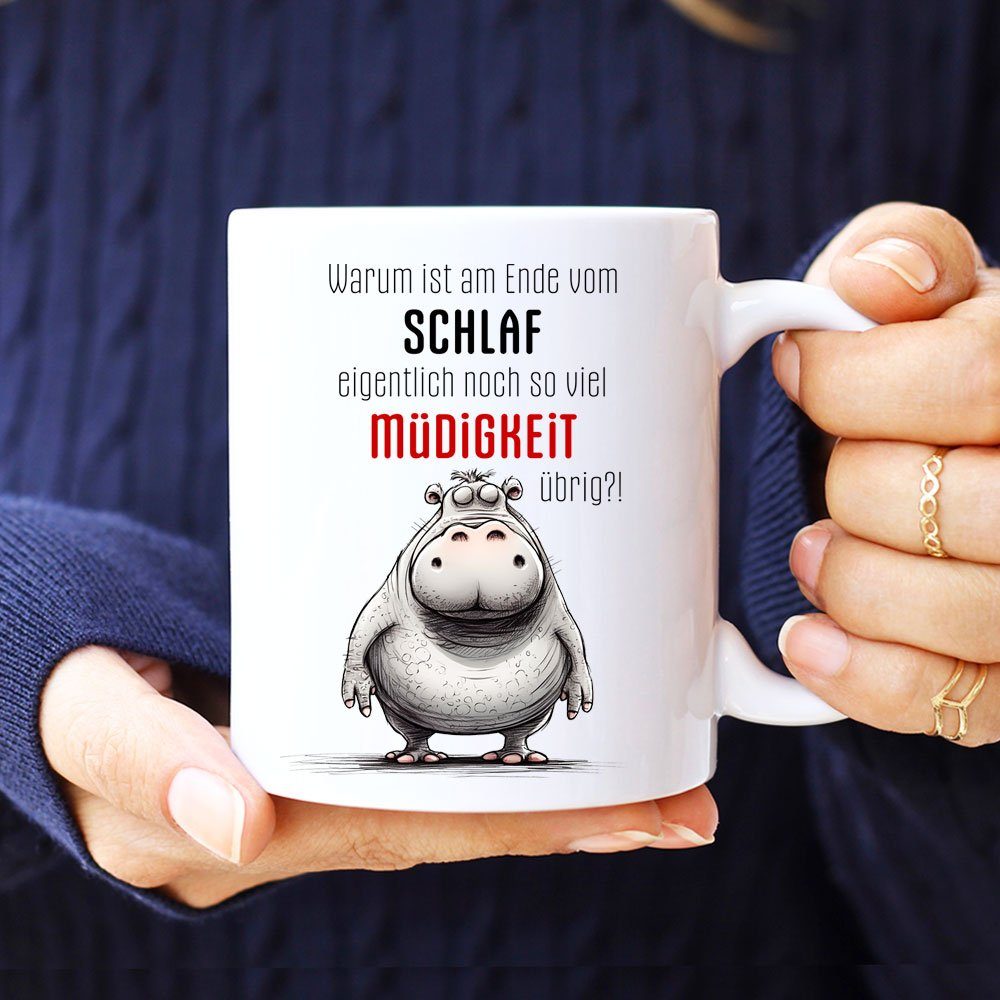 Cadouri Tasse SCHLAF & MÜDIGKEIT bedruckt, handgefertigt, humorvolle Bürotasse, Keramik, beidseitig Tasse, 330 - Geschenk, ml Kaffeetasse Spruch mit