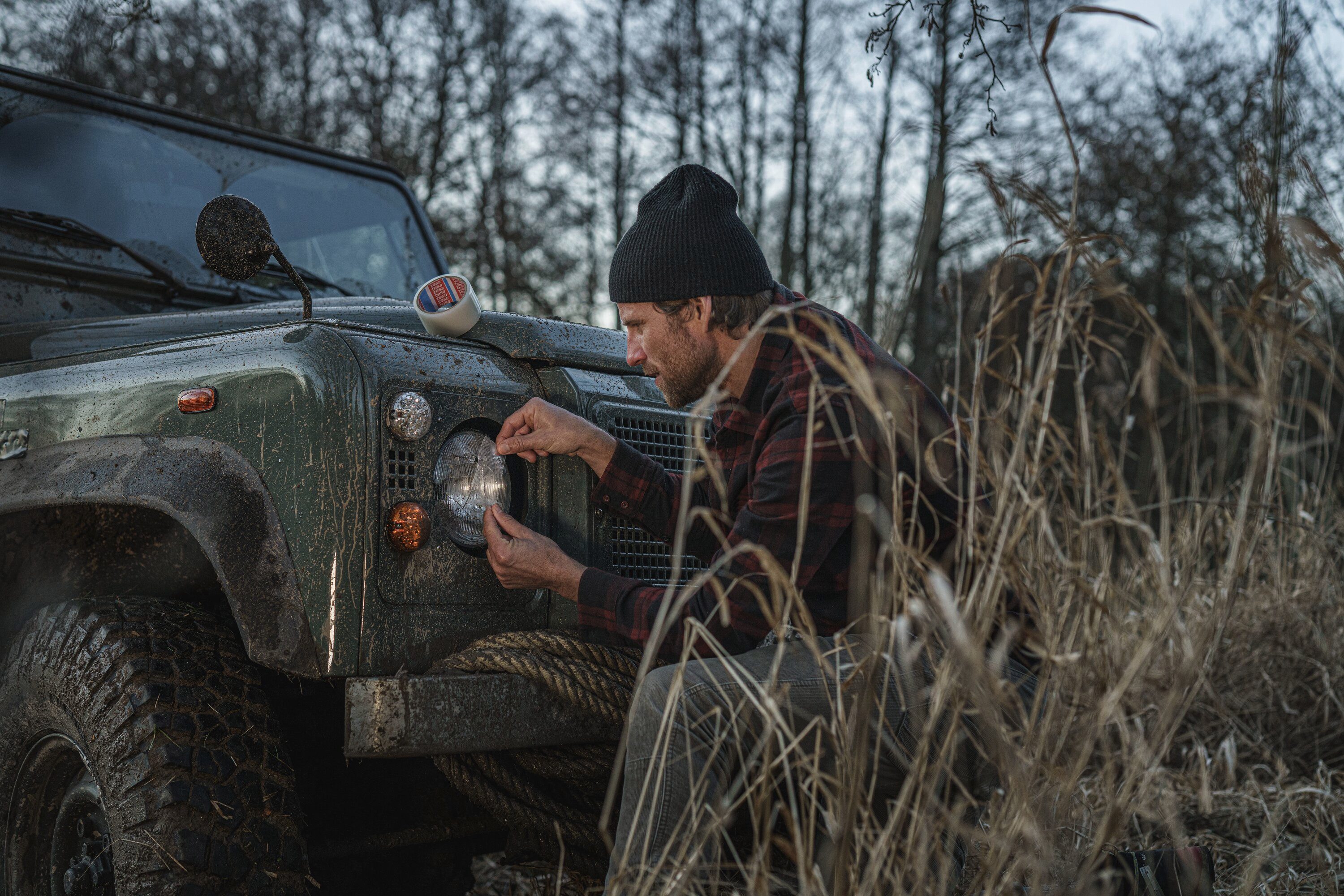 tesa Klebeband ULTRA POWER CLEAR Reparaturband, wetterfestes Panzertape (Packung, 1-St) ideal zum Reparieren, Abdichten & Befestigen - transparent