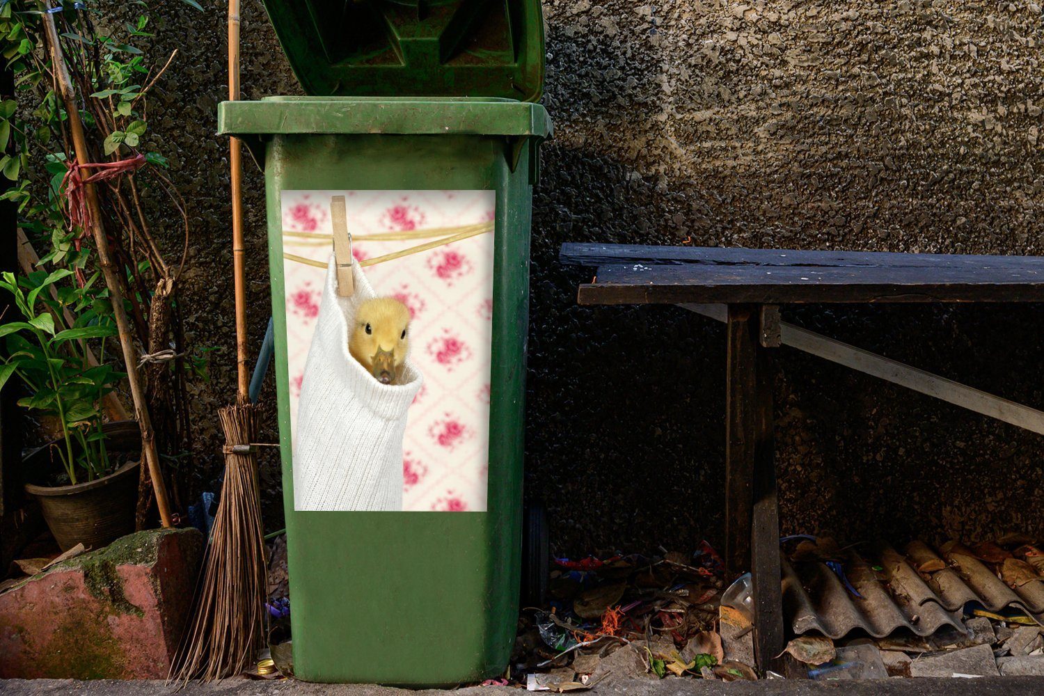 - Container, Abfalbehälter Mülleimer-aufkleber, St), - Sticker, Socke Wandsticker MuchoWow Ente Mülltonne, (1 Küken
