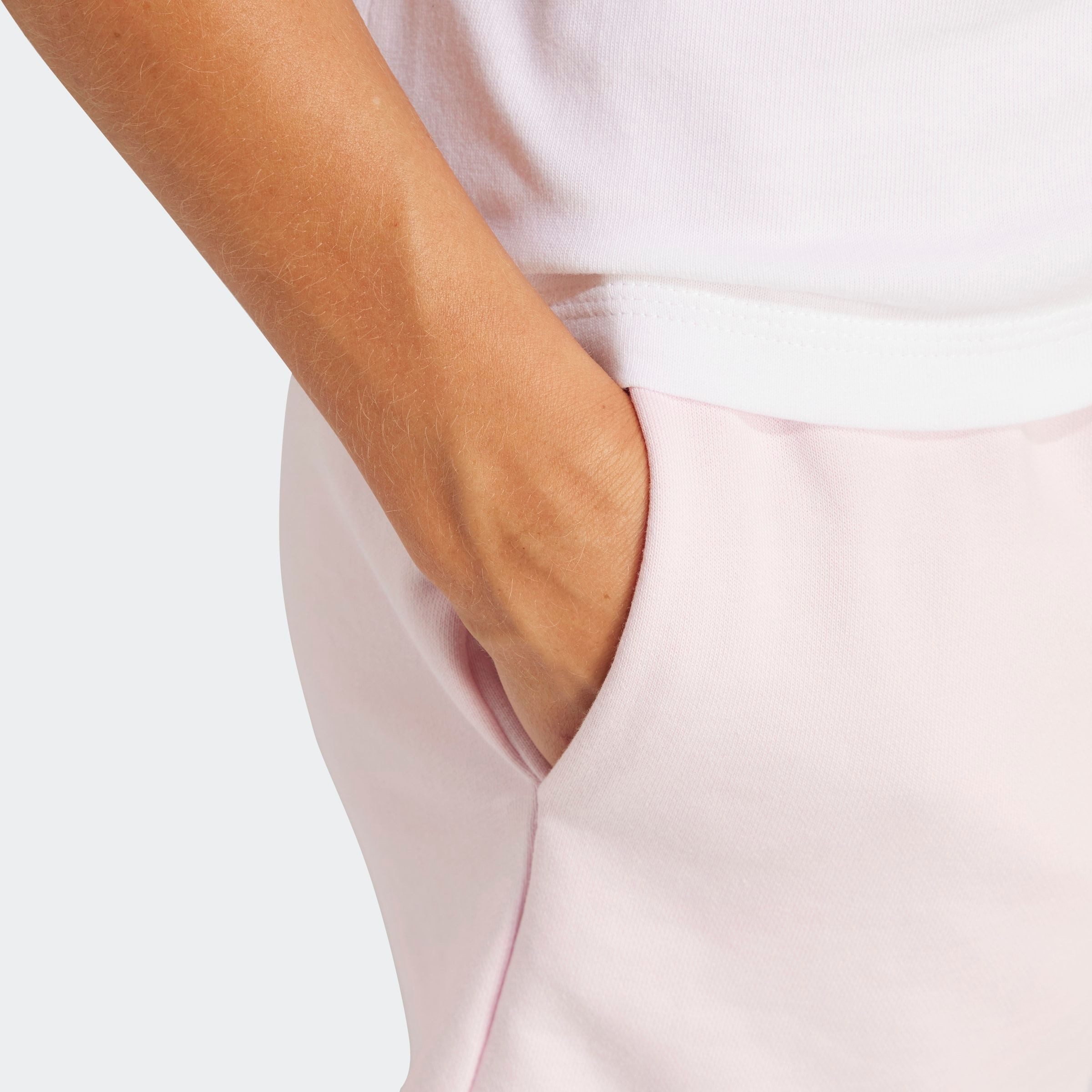 adidas Sportswear Shorts ESSENTIALS LINEAR FRENCH TERRY Mitelhoher Bund mit Kordelzug, aus weichem French Terry