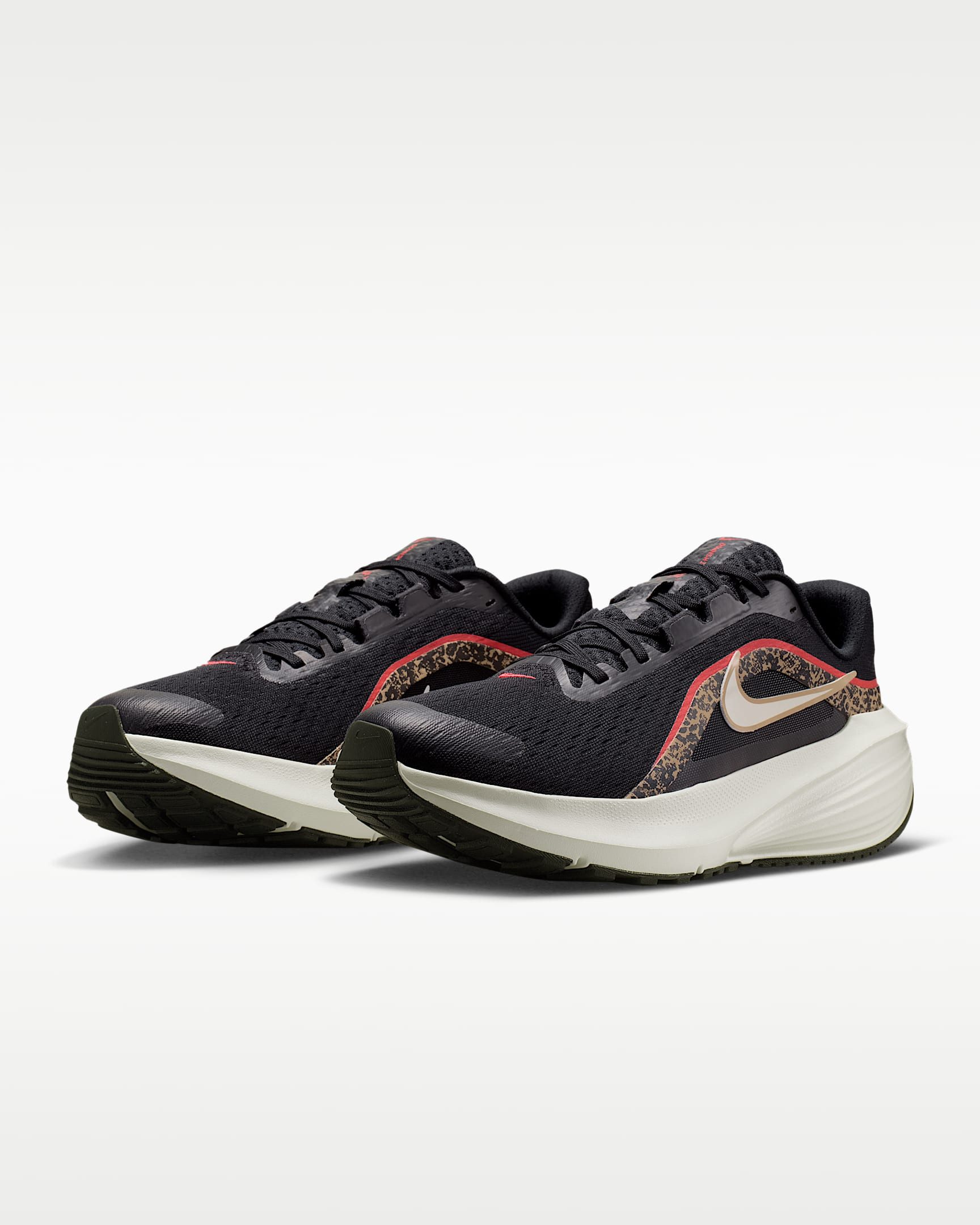 Nike W DOWNSHIFTER 14 PRINT Laufschuh