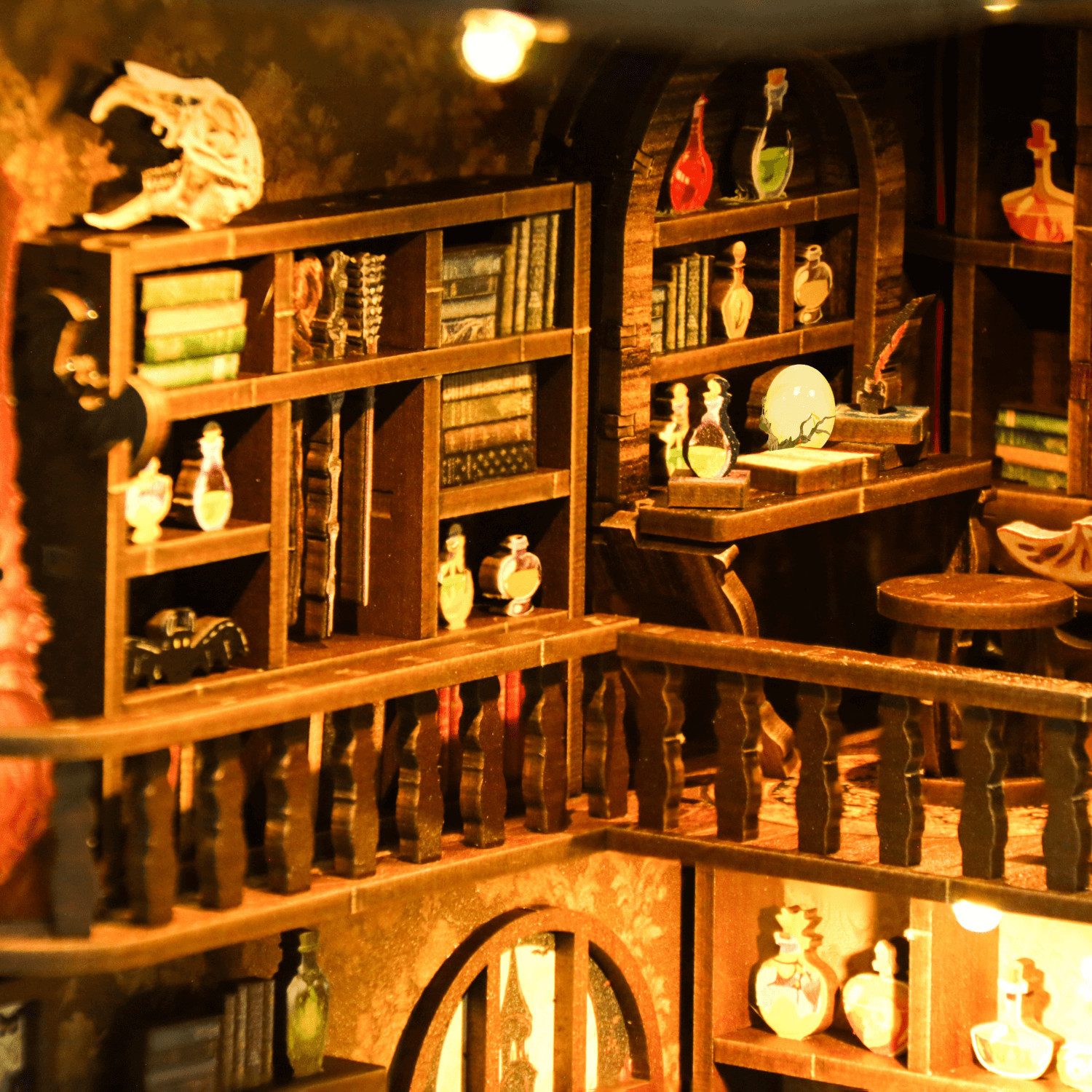 MagicHolz Buchstütze MagicNight Diorama mit LED-Beleuchtung aus Holz, mit LED-Beleuchtung – Bild 5 von 5