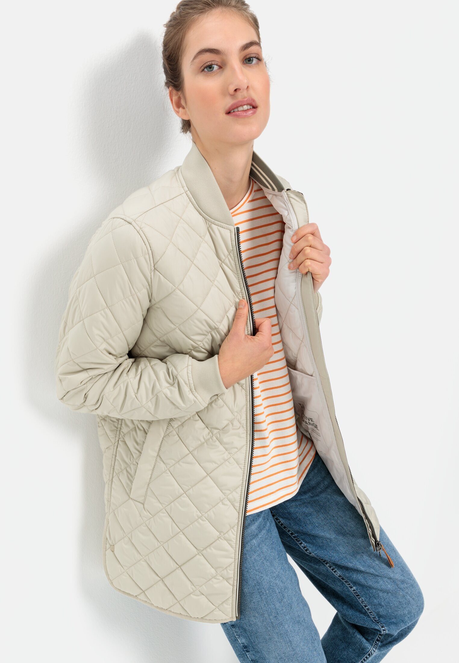 camel active Steppmantel aus recyceltem Polyester Langarm Markenlabel