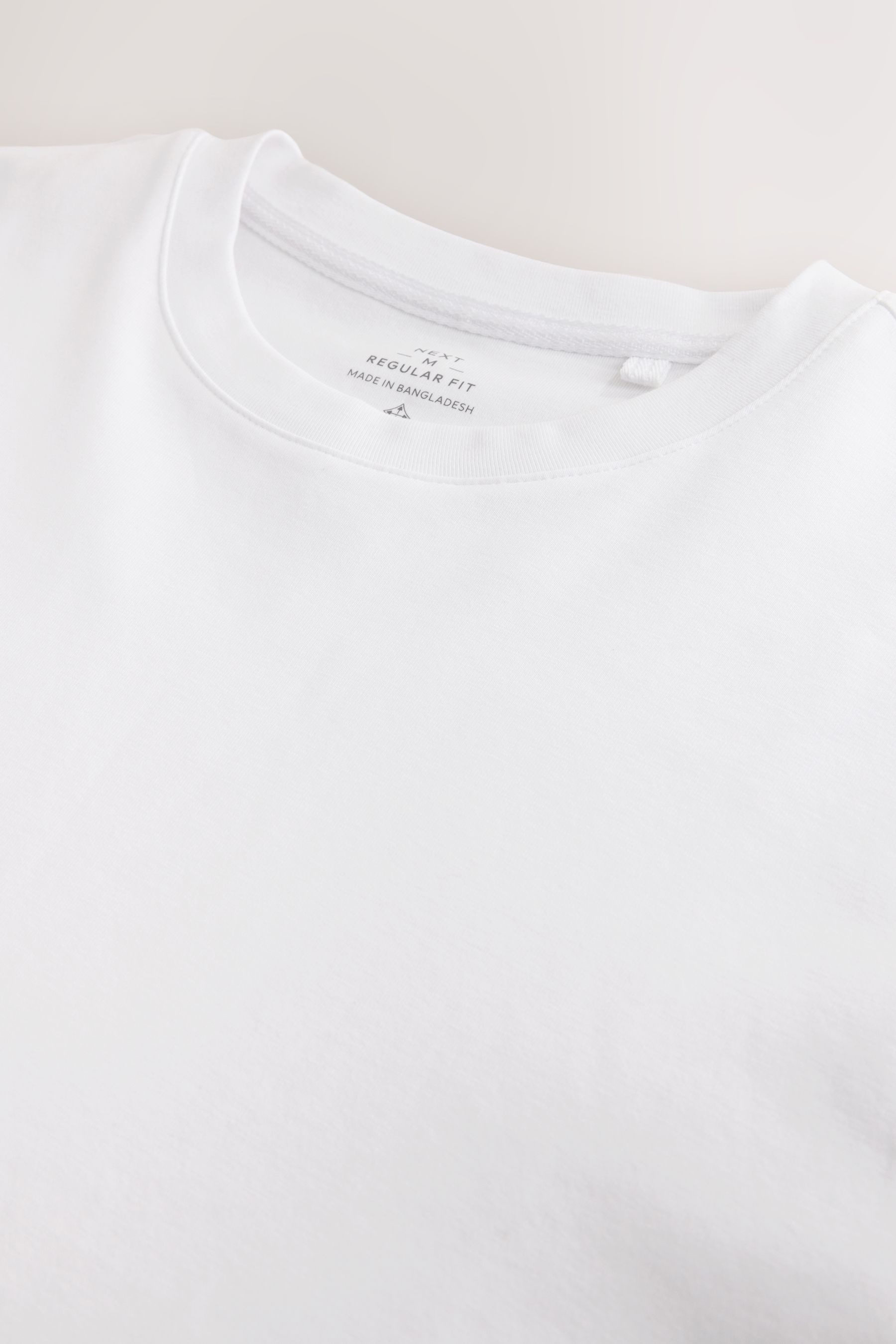Next T-Shirt Weiches Regular Fit Motionflex T-Shirt (1-tlg) – Bild 3 von 5