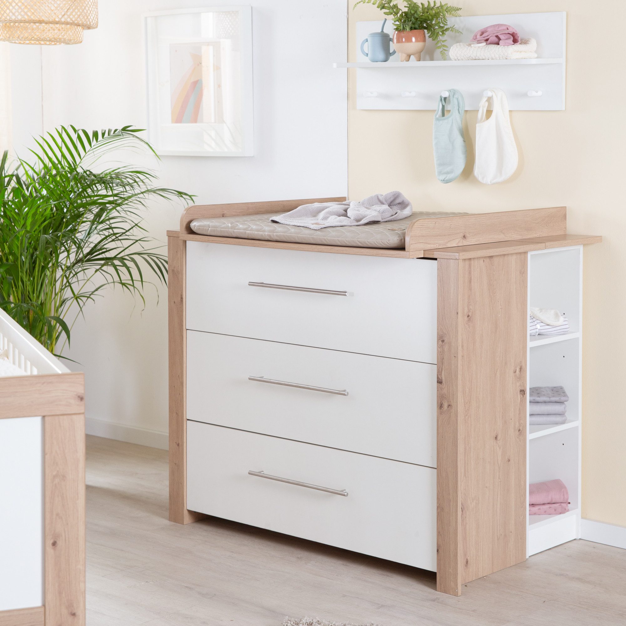 roba® Wickelkommode Malo, moderne Wickelkommode, weiß lackiert / Artisan Eiche, Wickeltisch aus Holz, 3 Schubladen mit Vollauszug & Schubladendämpfung