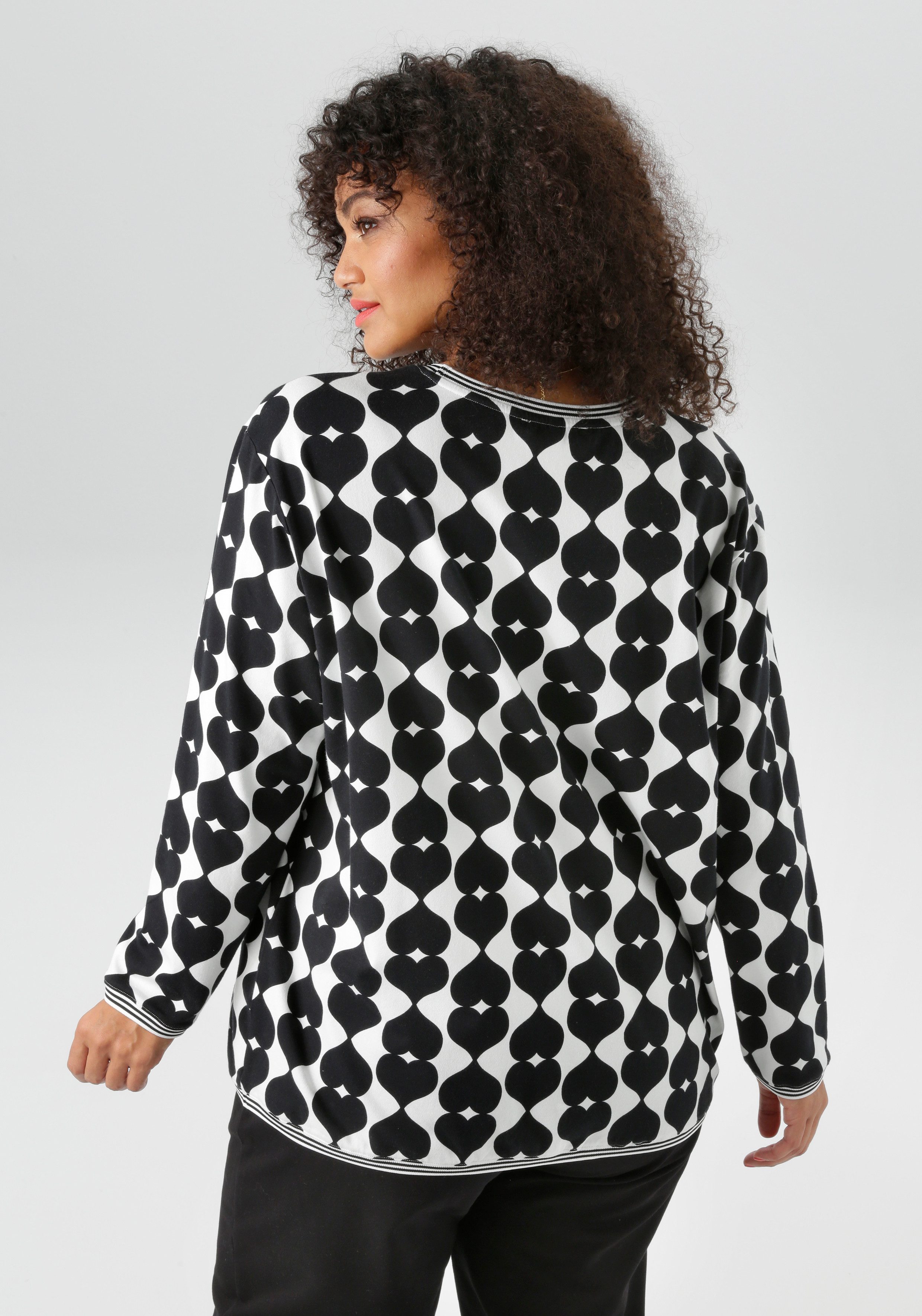Aniston PLUS Sweatshirt mit großflächigem, Herzdruck günstig online kaufen