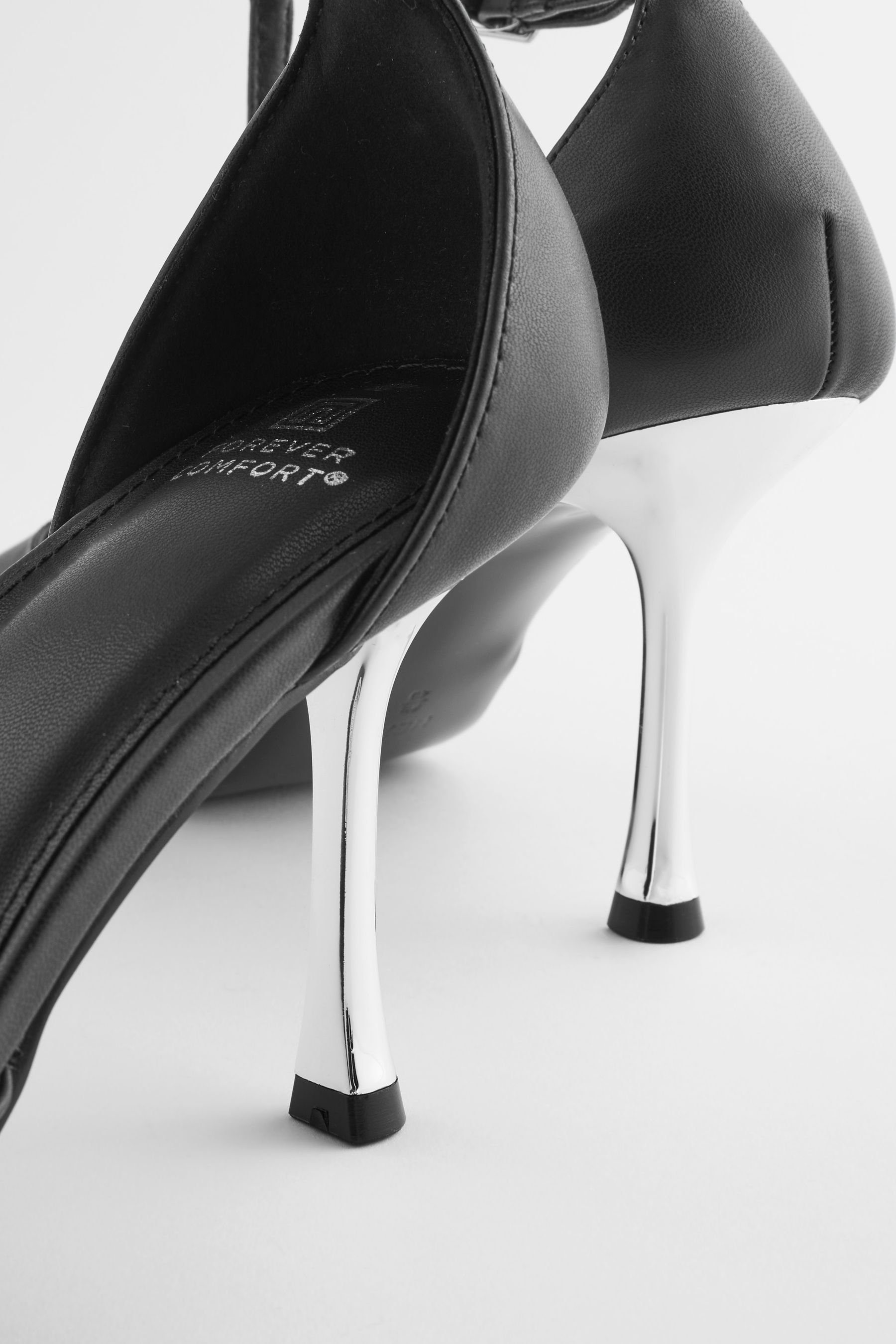 Black Next T-Steg Forever (1-tlg) Comfort® T-Strap-Sandalette Metallic-Schuhe mit