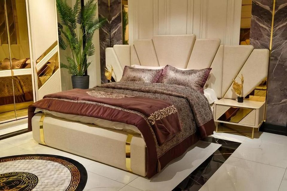 Schlafzimmer-Set Doppelbett mit verspiegelten Nachttischen in Beige-Gold