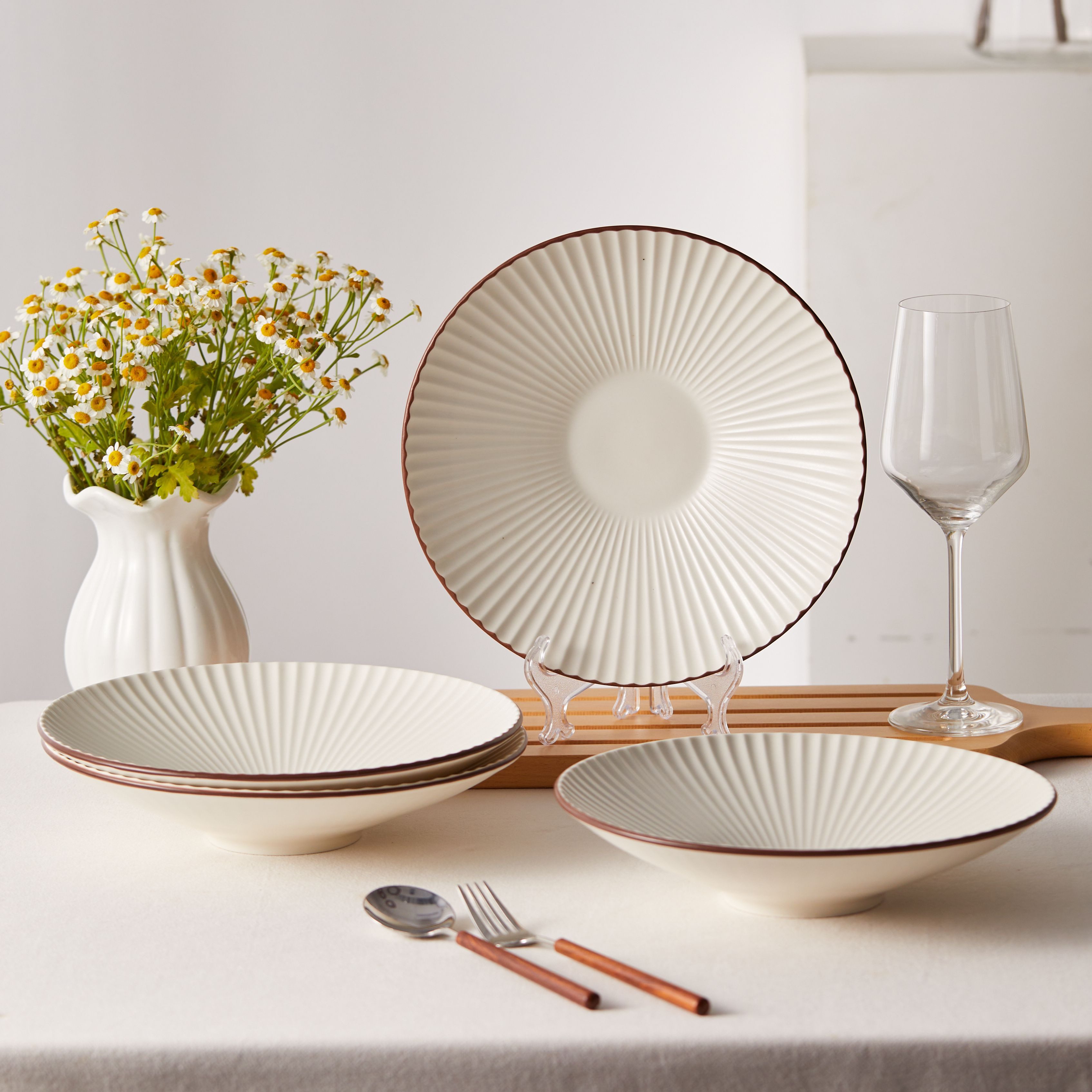 JIWOO Teller 4er Ø24,8cm, Salatteller Pastateller Frühstücksteller Dessertteller, (4 St), Keramik Hochwertiges Tellerset Weiß Mikrowellen spülmaschinenfest