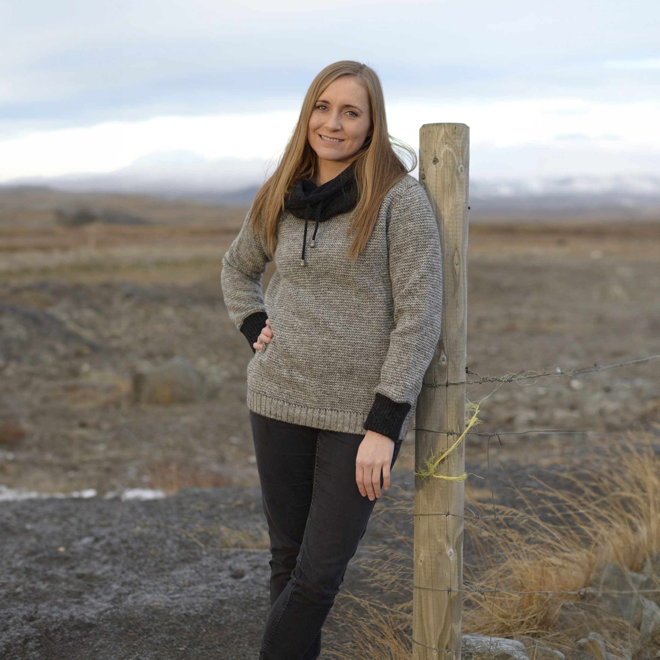 KIDKA Wollpullover - Isländischer Hochkragenpullover für Damen / Herren - Farbe grau - aus rauer isländischer Wolle