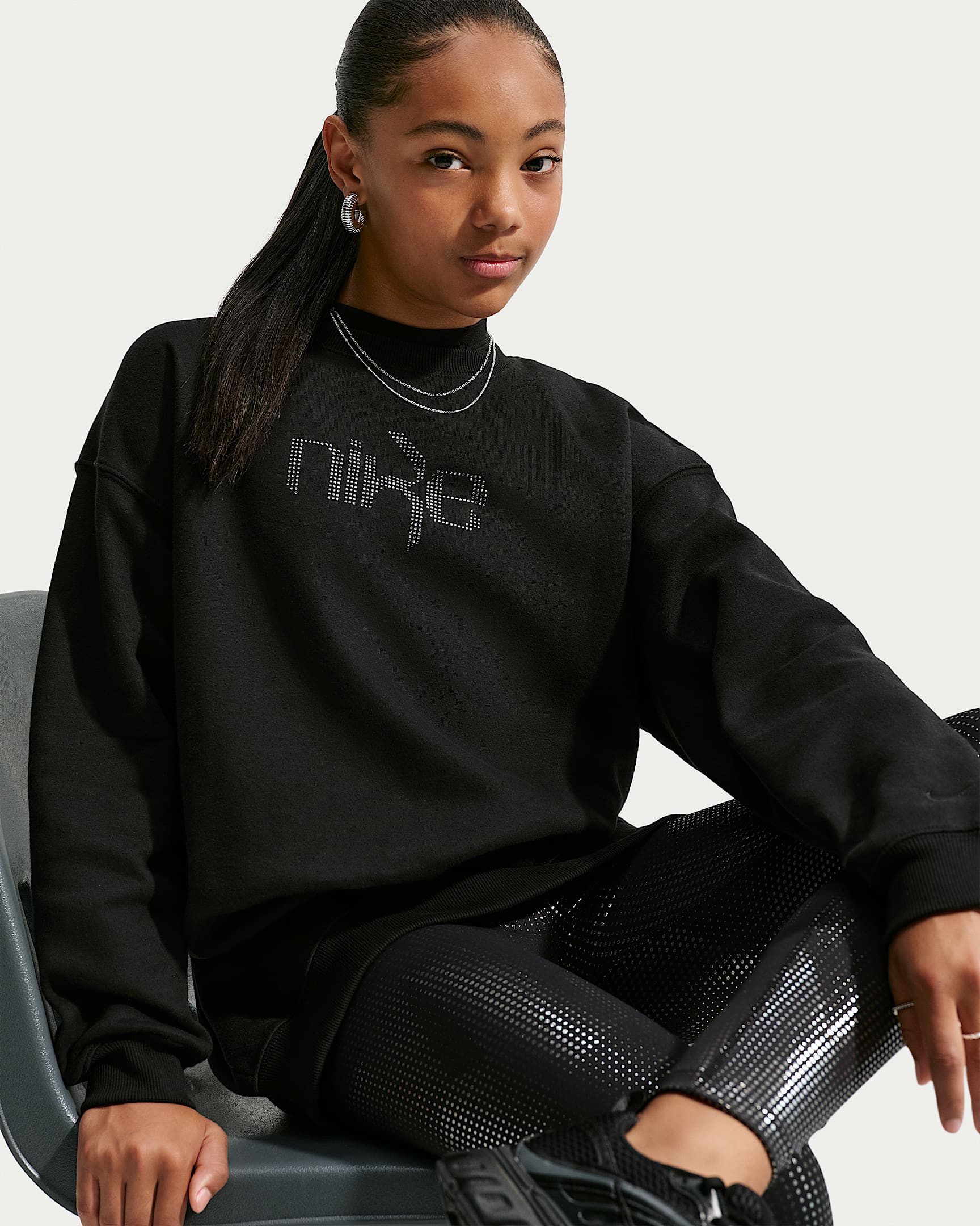 Nike Sportswear Sweatshirt G STUDIO FLC OS CREW SHINE für Mädchen und Jugendliche – Bild 2 von 5