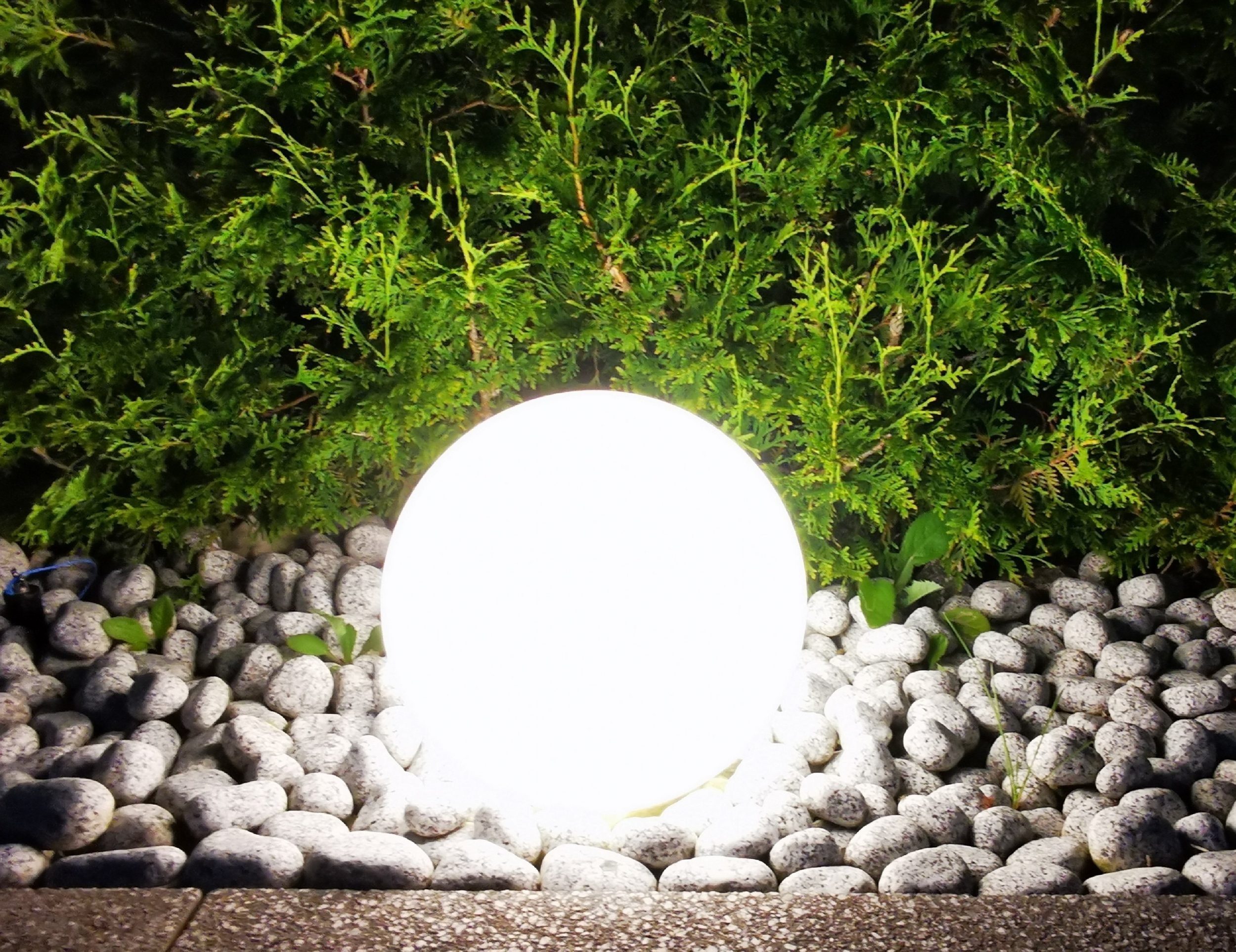 TRANGO LED Gartenleuchte, 250GB IP65 Gartenkugel in 25cm Durchmesser inkl. je 1x E27 LED Leuchtmittel *NATURE* Kugelleuchte mit ca. 5 Meter IP44 Kabel, 3000K warmweiß, Gartenleuchte, Leuchtkugel, Gartenkugelleuchte, Kugellampe