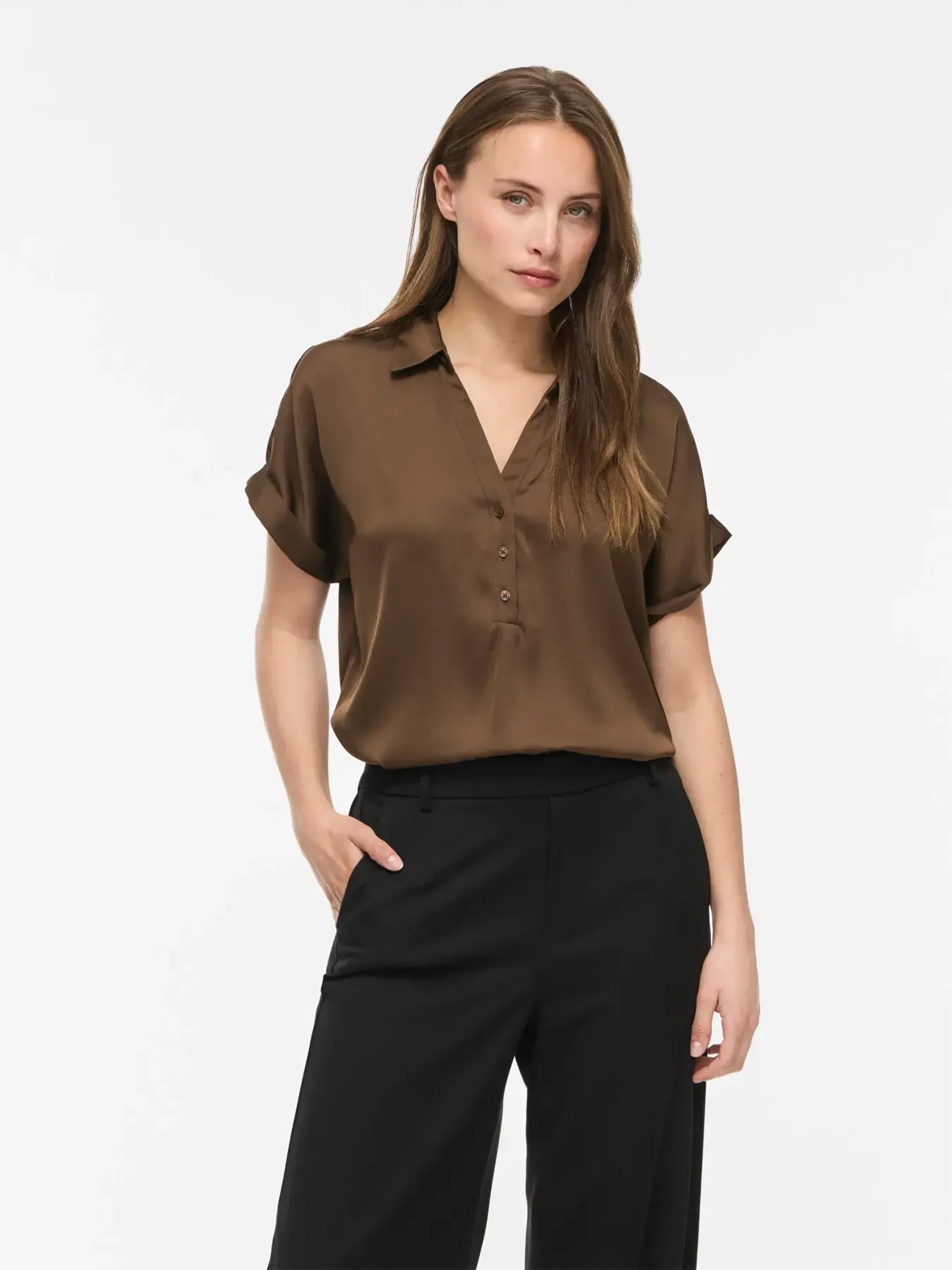 Vila Blusenshirt V-Ausschnitt Knopfleiste Satin Look Umgeschlagene Ärmel für Damen (1-tlg) Recyceltes Material nachhaltig Normal Fit V-Ausschnitt Kurzarm