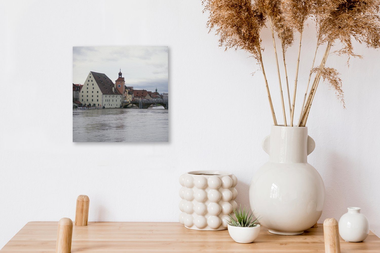 OneMillionCanvasses® Leinwandbild Zentrum von Bilder (1 für historische das Schlafzimmer Leinwand Regensburg, fließt durch St), Die Wohnzimmer Donau