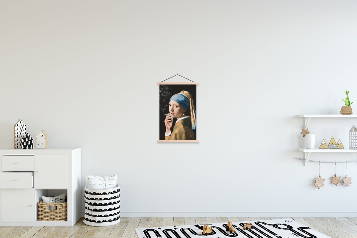 MuchoWow Poster Mädchen mit Perlenohrring - Johannes Vermeer - Zigaretten, (1 St), Posterleiste, Textilposter für Wohnzimmer, Bilderleiste, Magnetisch