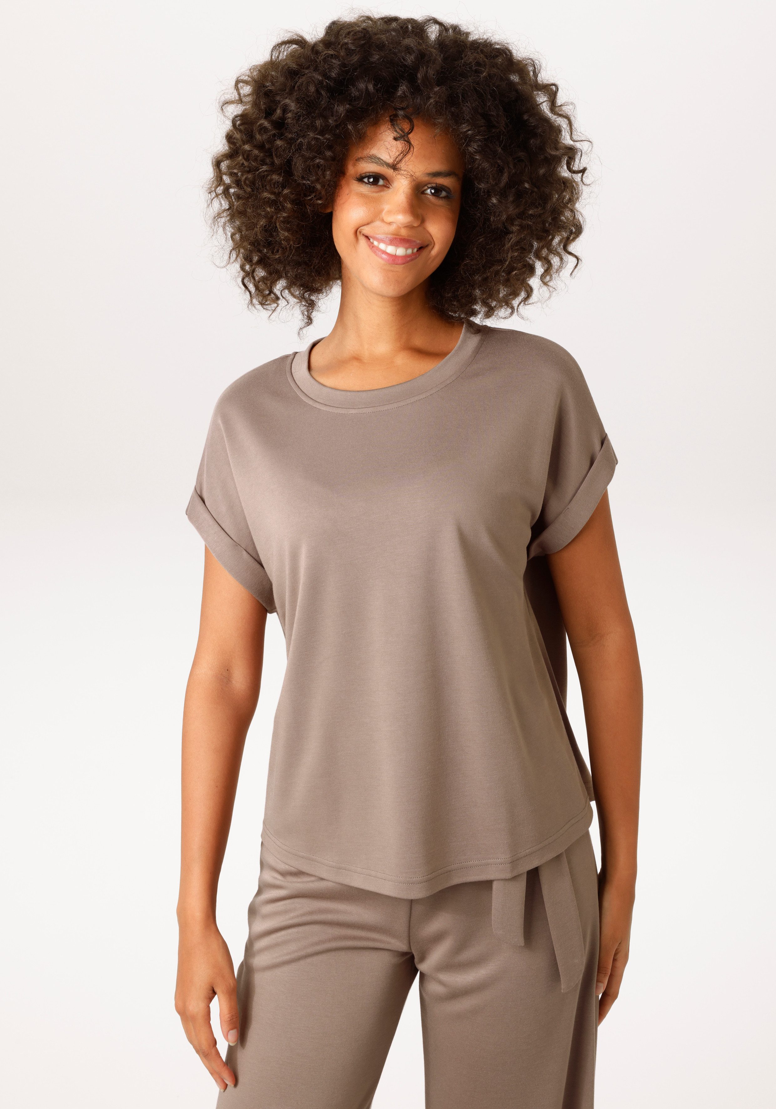 Aniston CASUAL T-Shirt mit fixiertem Ärmel-Umschlag - NEUE KOLLEKTION. € 24,99, (€ 24,99 pro 1 Stk).
