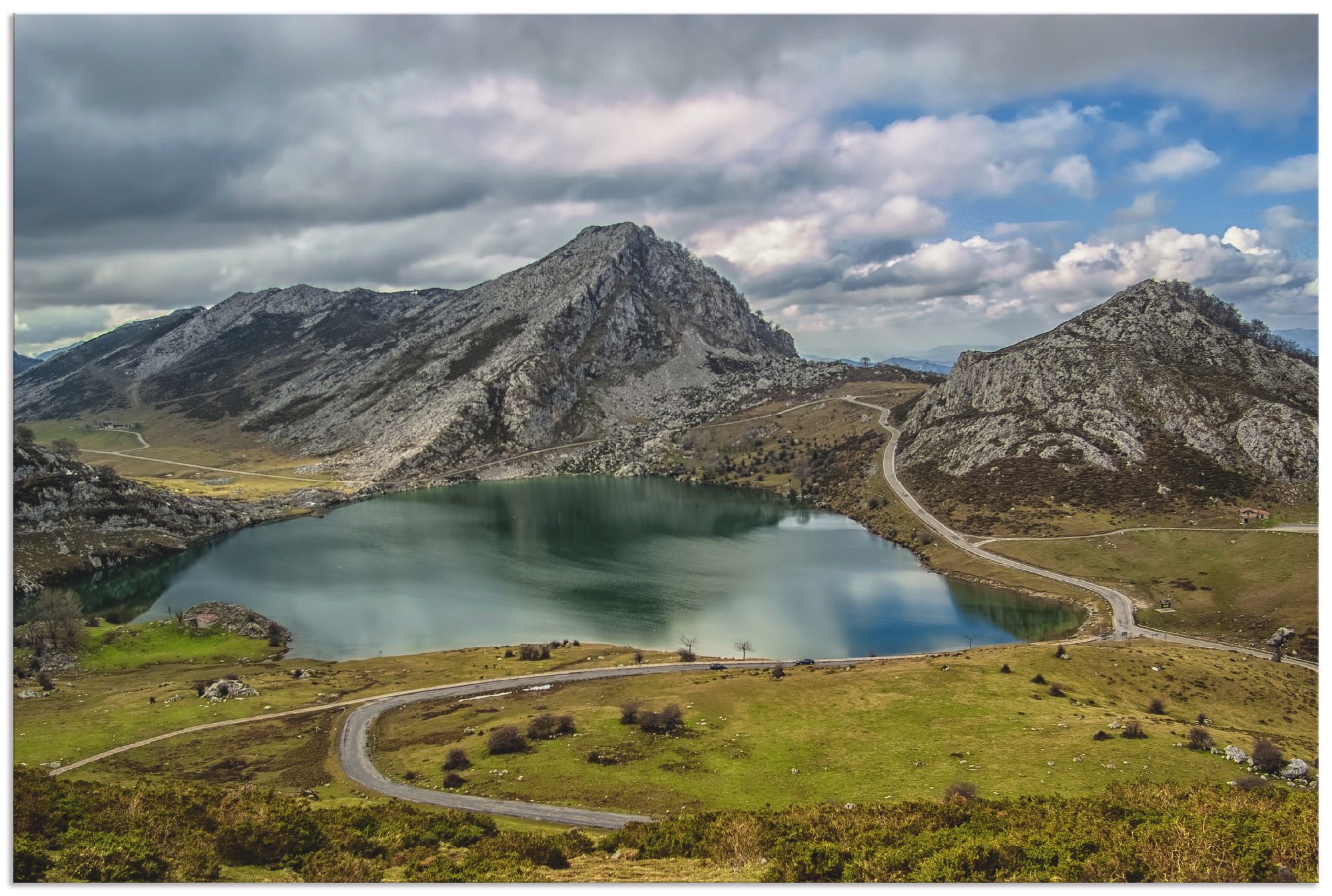 Wandaufkleber versch. St), Leinwandbild, de Lago Größen Berge Artland Covadonga, Wandbild (1 Asturien, Alubild, als Poster oder in