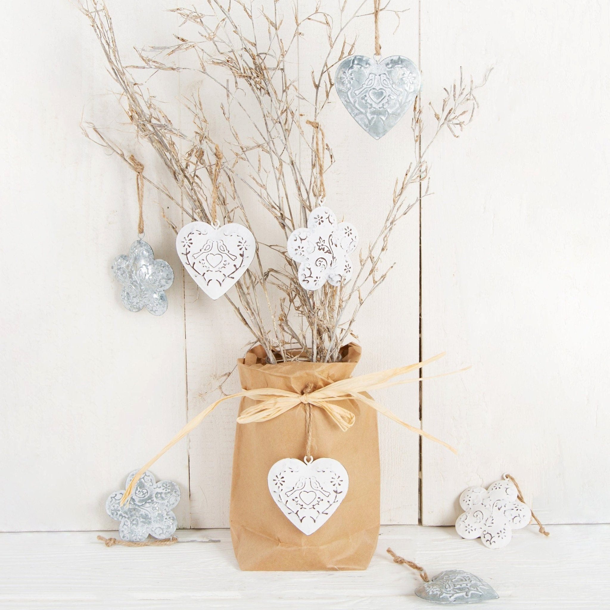 Logbuch-Verlag Dekofigur Set 8 Anhänger Herz + Blume Silber weiß Deko 6 cm