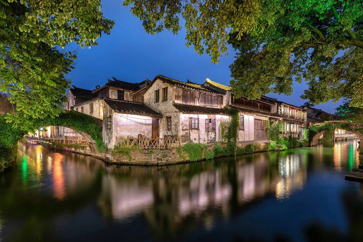 Fototapete Fluss in Stadt