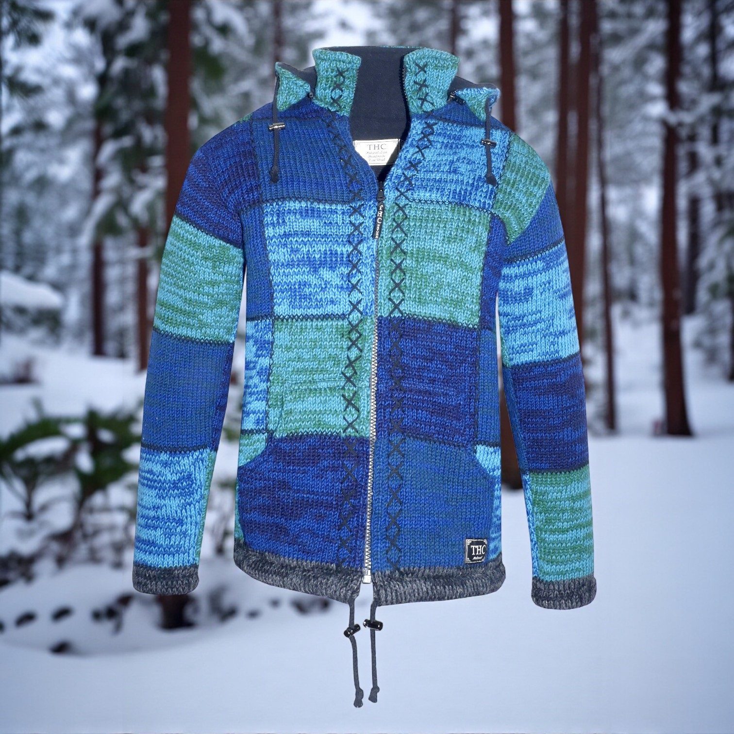 THC Natural Line Strickjacke THC Schafwollstrickjacke blaue Quadrate 806 (1 Stück, 1-tlg., 1 Stück) Strickjacke mit abnehmbarer Kapuze – Bild 5 von 5