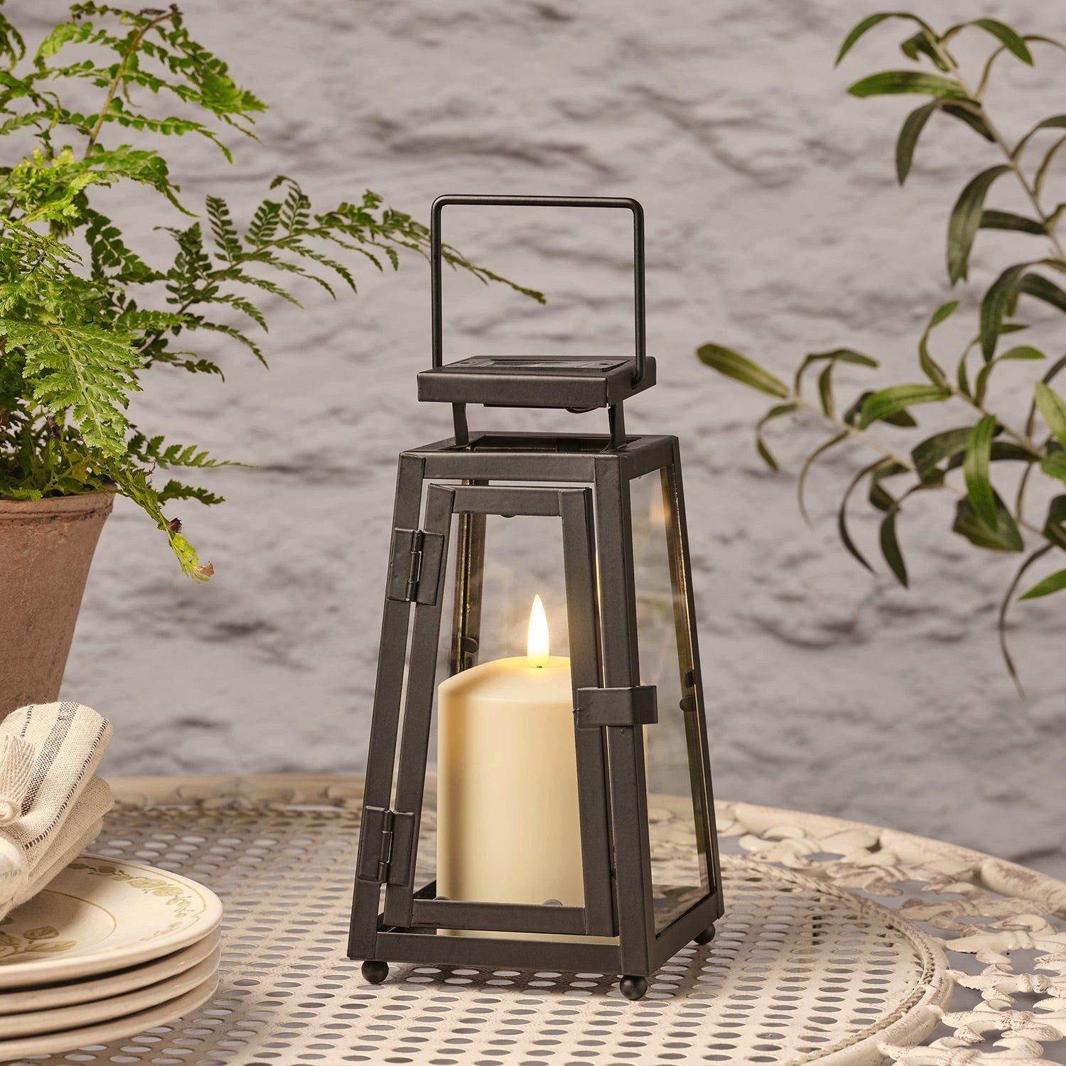 Lights4fun LED Laterne 22cm Porto Solar Laterne mit TruGlow® Outdoor Kerze – Bild 4 von 4
