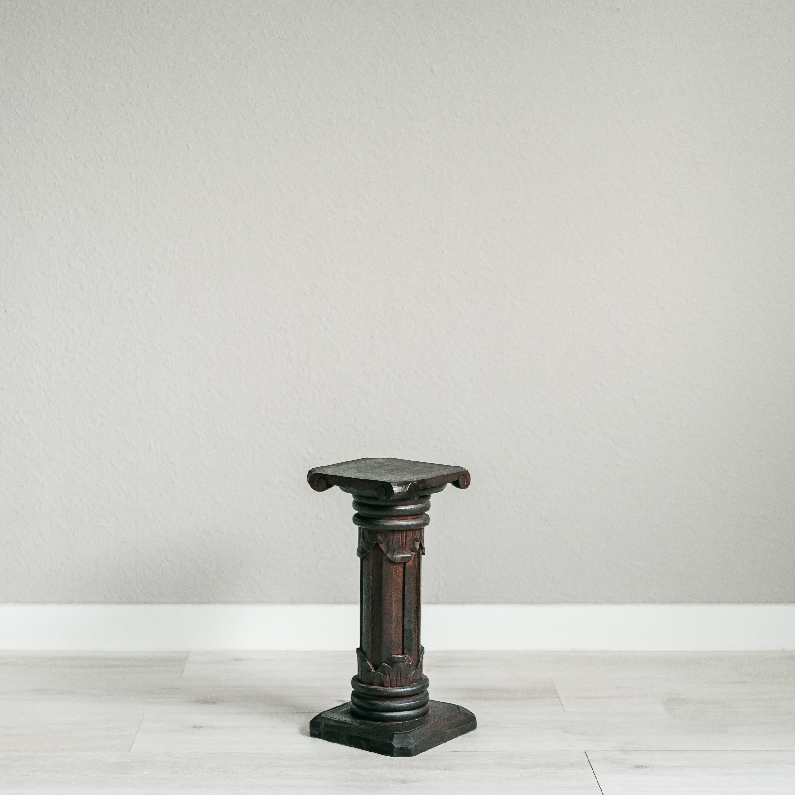 livasia Dekosäule Balinesische Säule aus Holz mit Schnitzerei, antik, handgefertigt – Bild 4 von 5