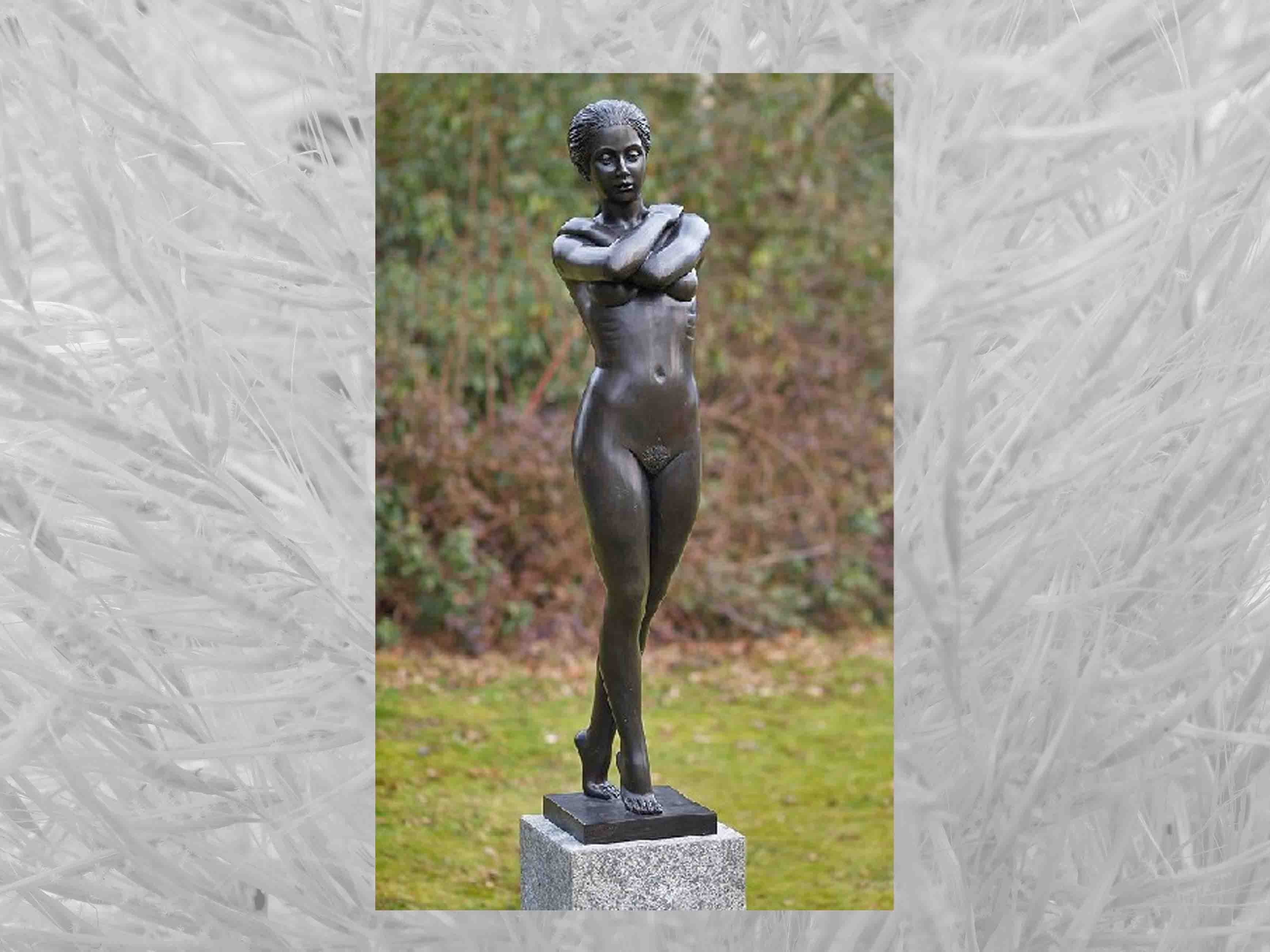 IDYL Gartenfigur IDYL Bronze-Skulptur Nackte Frau stehend, Bronze
