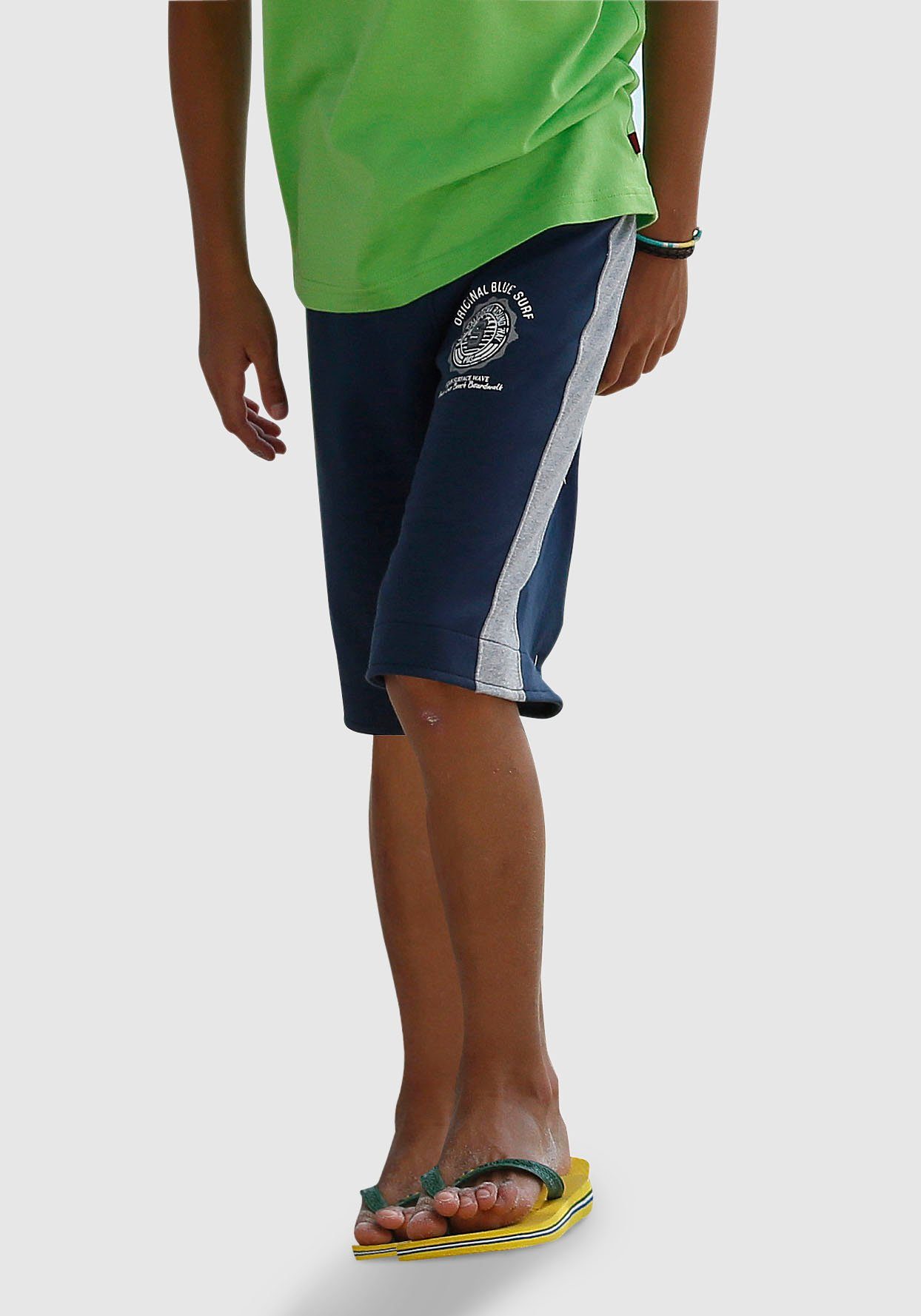 KIDSWORLD Sweatshorts, modische Sweatbermudas mit coolem Druck vorn