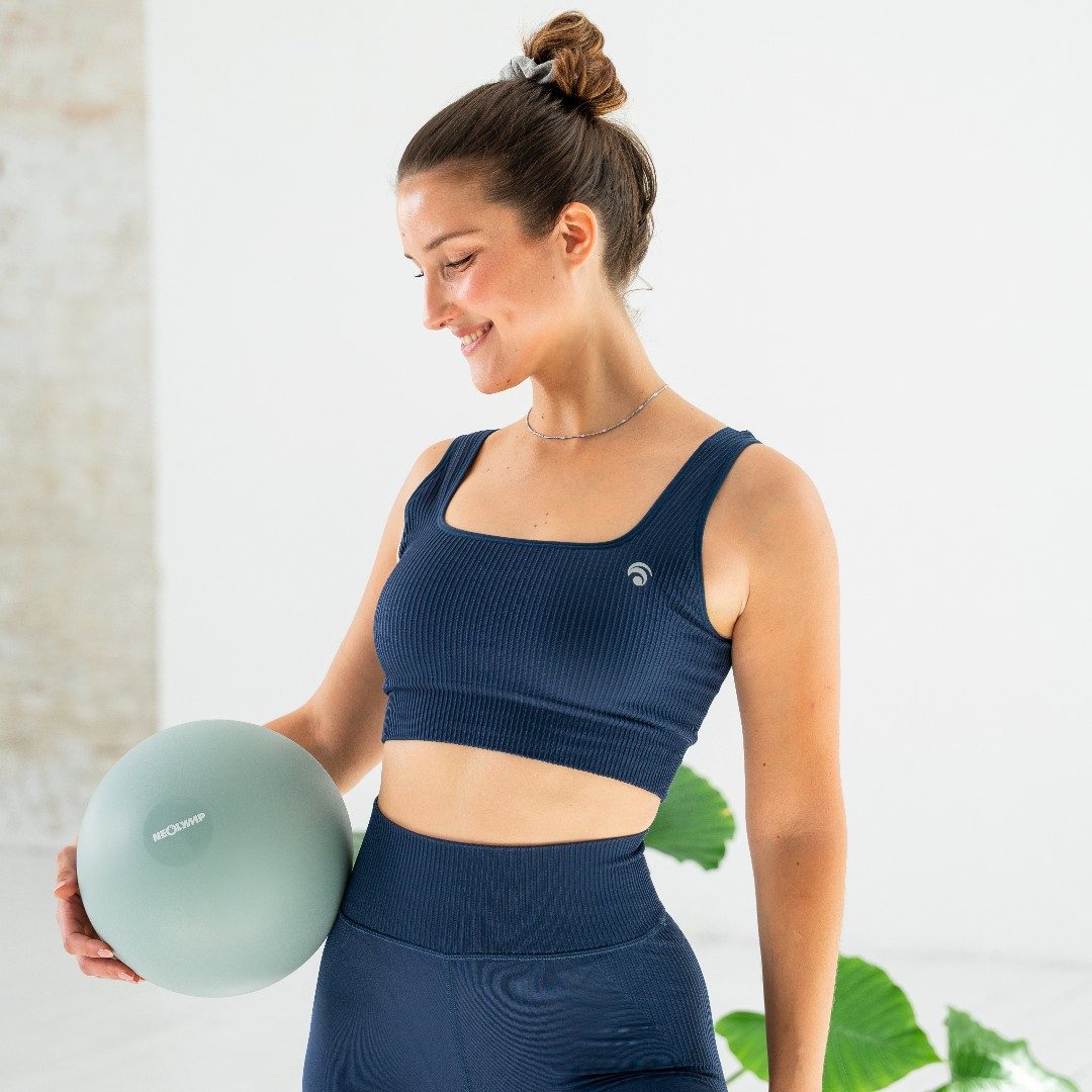 NEOLYMP Pilatesball Pilatesball 20 cm - rutschfester Pilates Ball inkl. Pumpe (Kompakter Exercise Ball für Yoga & Physiotherapie inkl. E-Book), Mini Gymnastikball aus Silikon für Core-Training, Balance, Pilates