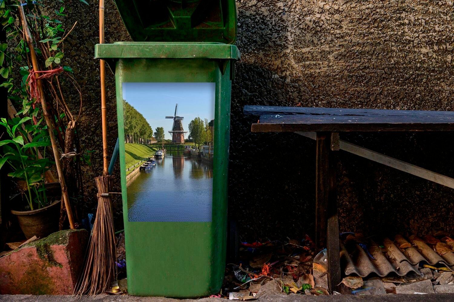 Container, Mülltonne, MuchoWow Sticker, St), Dokkum Abfalbehälter - - Mülleimer-aufkleber, Boot Mühle Wandsticker (1