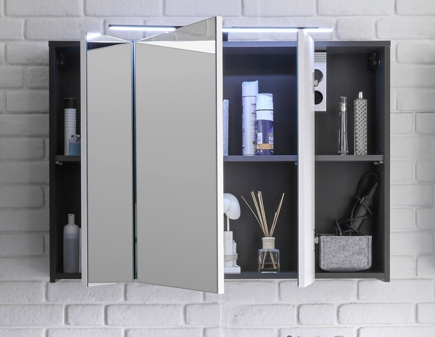 grau, Badezimmerspiegelschrank 3 MANHATTAN, Spiegeltüren, LED-Aufsatzleuchte 99 B cm, Spiegelschrank