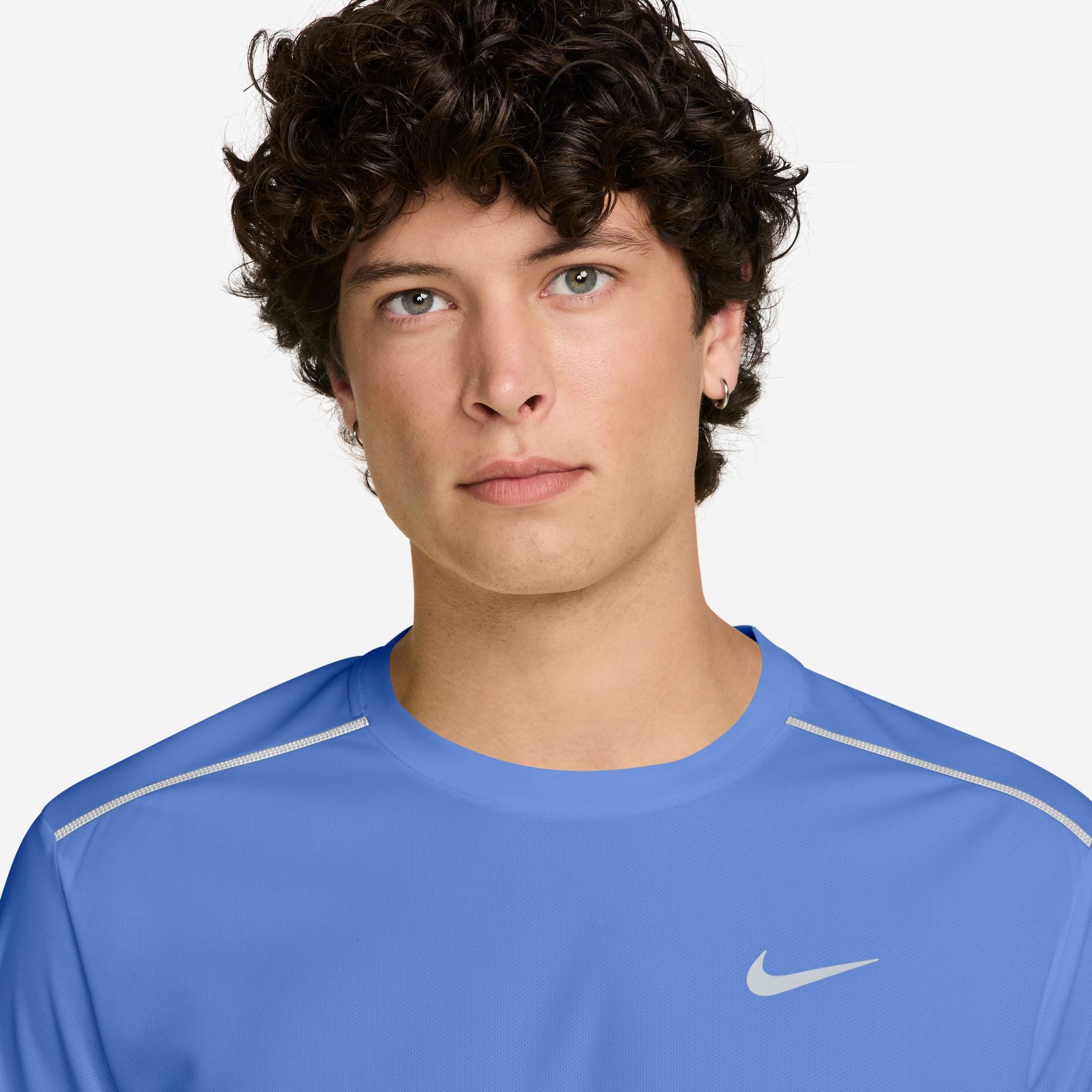 Nike Laufshirt M NK DF UV MILER SS mit reflektierenden Details, atmungsaktiv, schnell trocknend