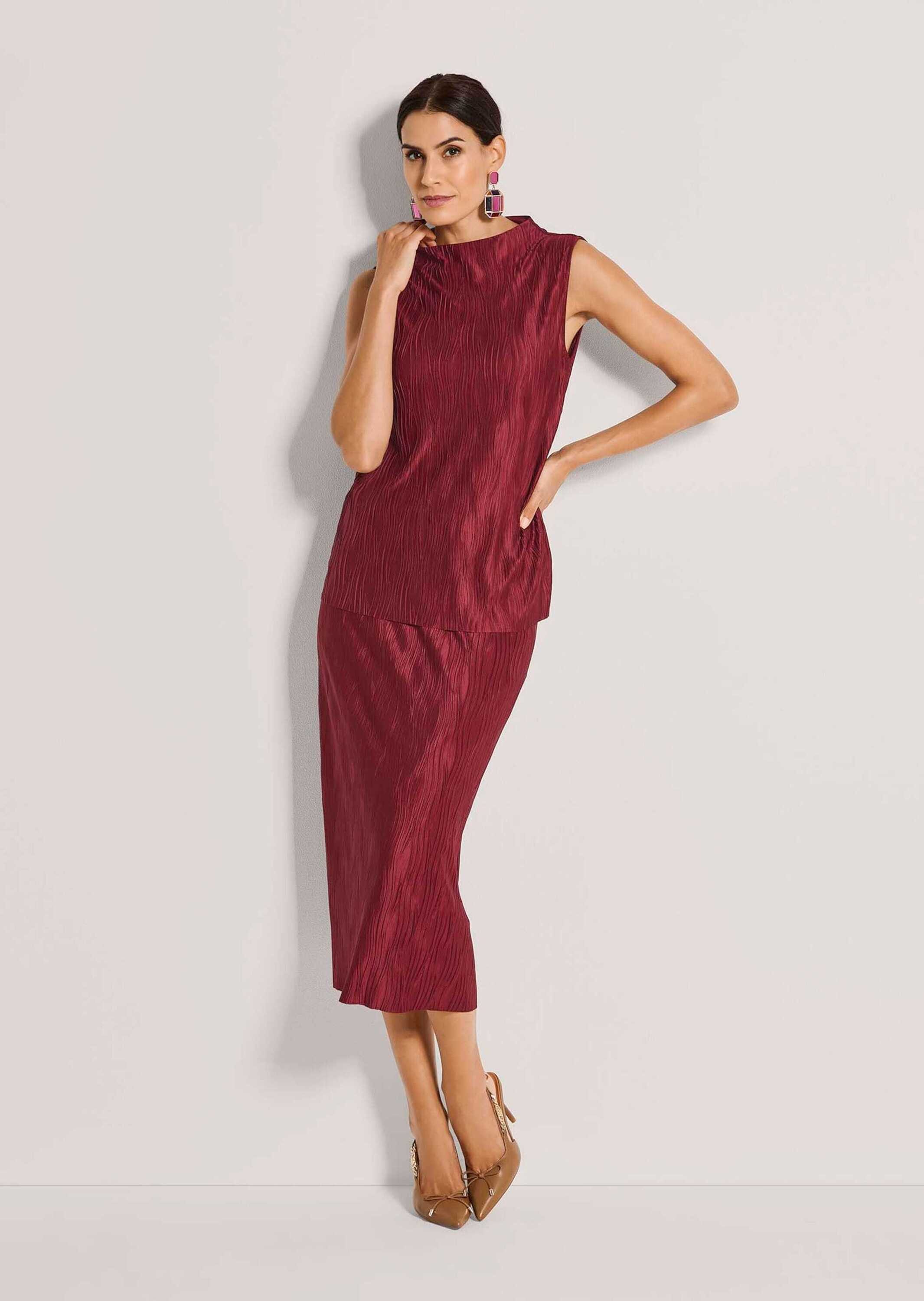 MADELEINE Kurzarmshirt Kurzarm-Bluse mit Stehkragen, strukturiert Elegantes, minimalistisches Oberteil ohne Arm