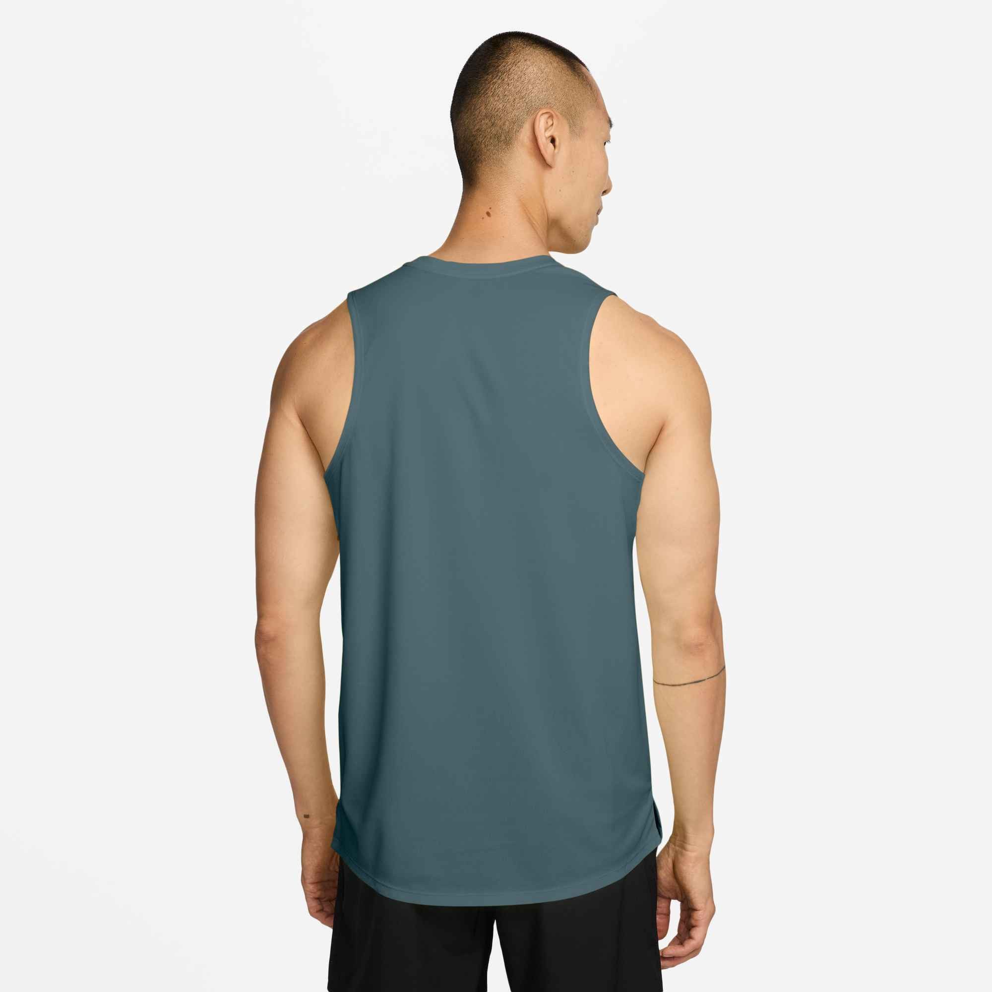Nike Tanktop Nike Miler Men's Dri-FIT Running Tank mit reflektierenden Details, atmungsaktives Material
