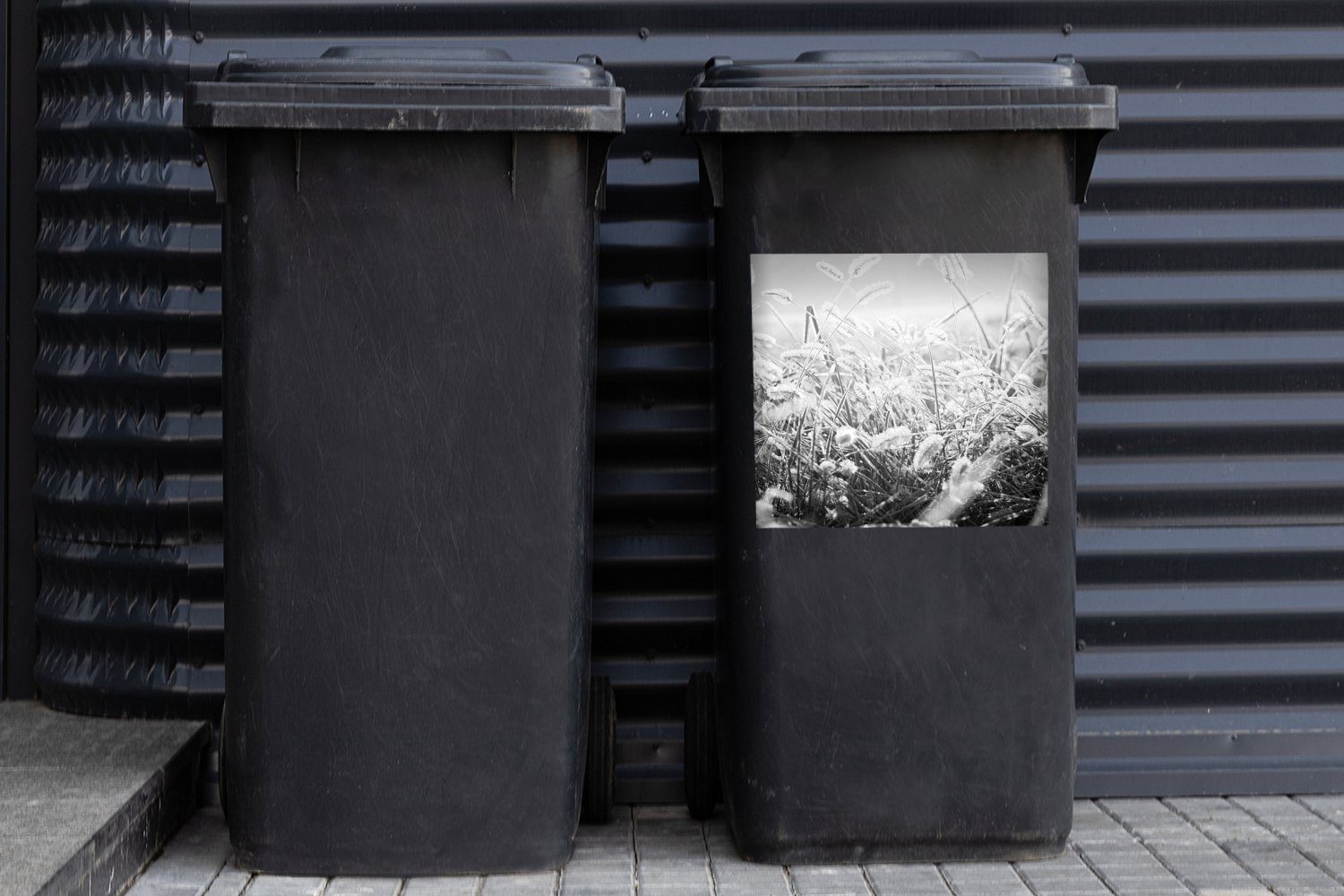 Winter Schwarz - MuchoWow Container, Mülleimer-aufkleber, Abfalbehälter Mülltonne, Sticker, (1 Eis Weiß Wandsticker - - St),