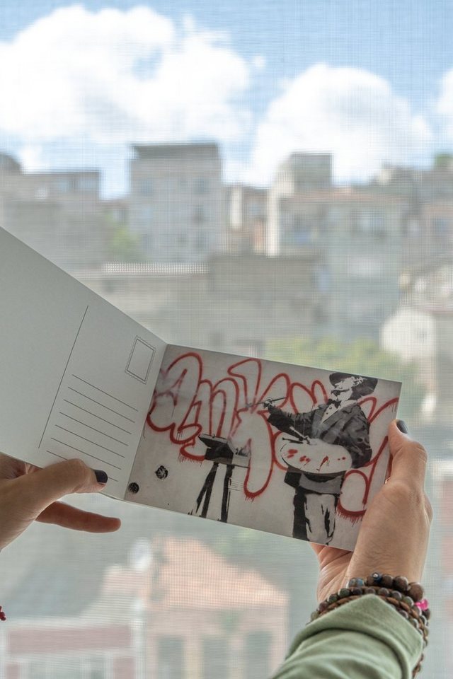 Thumbnail - AvantgART Postkarte Set 18er, Kunstkarten von Banksy, Grußkarte, Banksy Kunstdruck