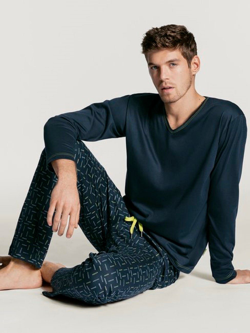 CALIDA Pyjama »Calida Pyjama lang V-Neck dunkelblau 46565« (1 tlg., 1  Stück) online kaufen | OTTO