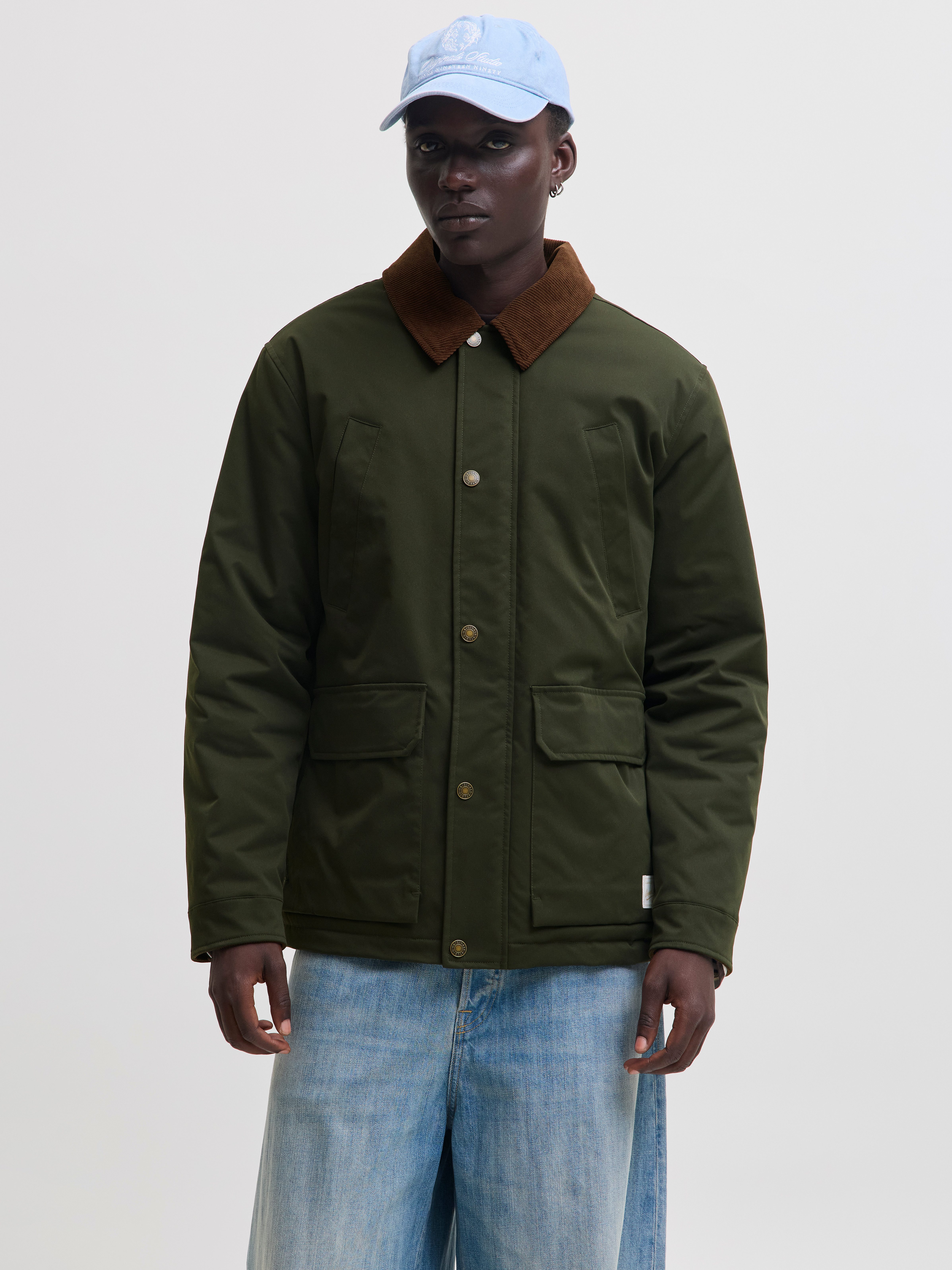 Jack & Jones Fieldjacket JORNORREBRO PADDED BARN JACKET SN Kunstfaser, mit Knopfleiste