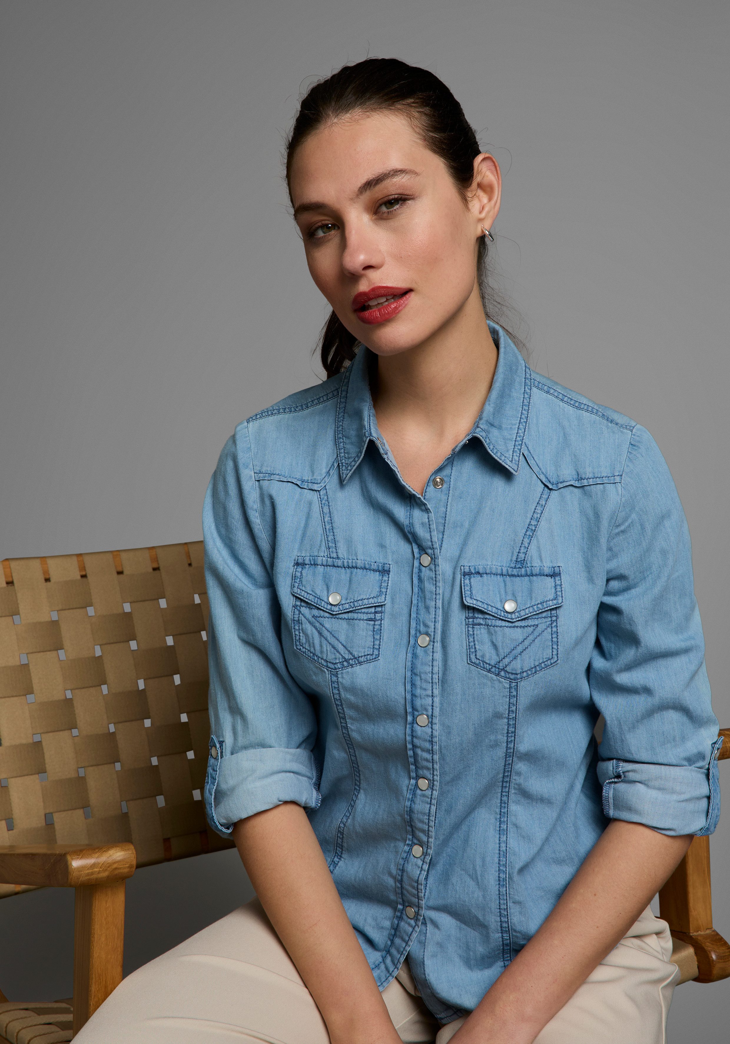 Arizona Jeansbluse mit Druckknöpfen in Perlmuttoptik und Krempelärmeln günstig online kaufen