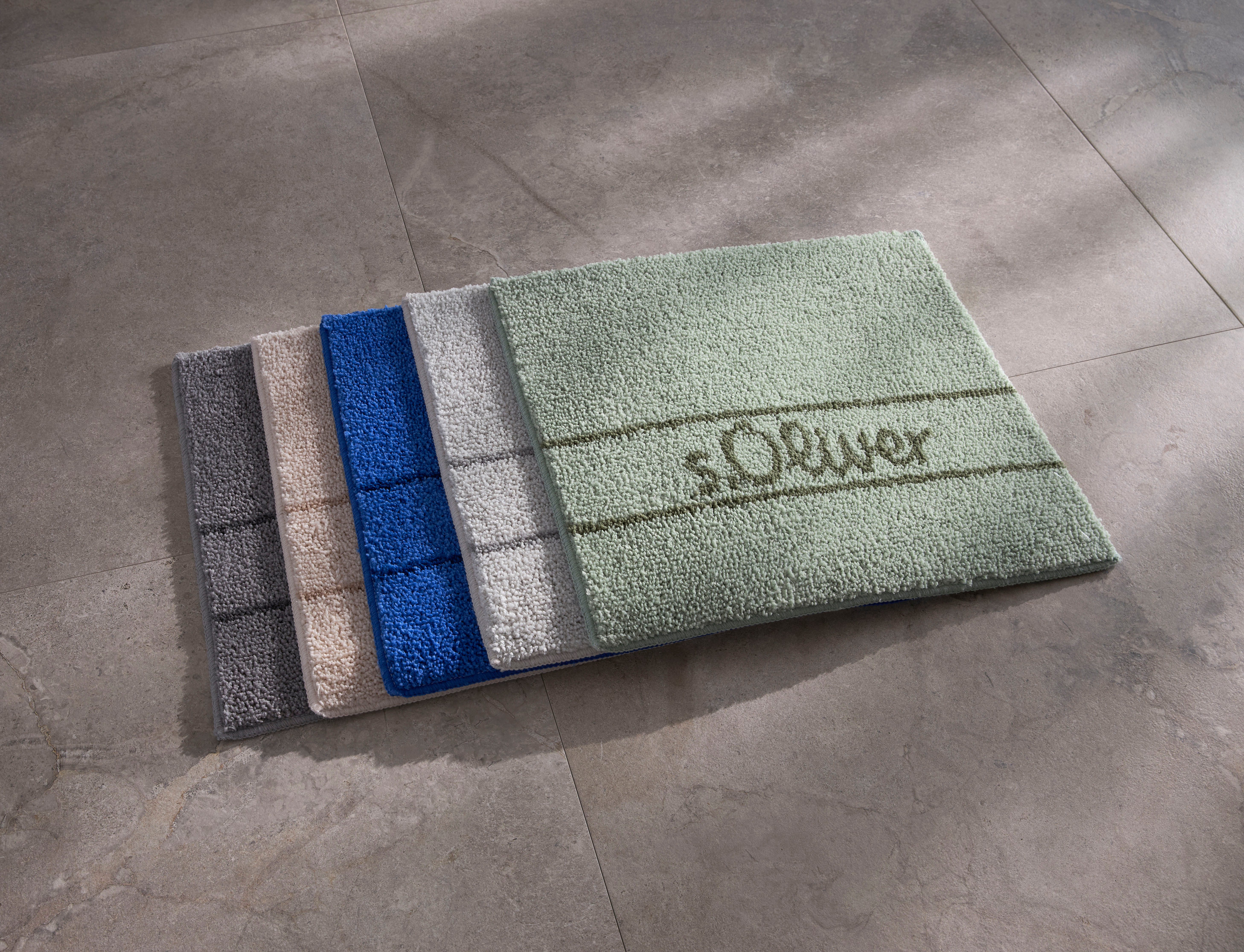 s.Oliver Badematte Allie, Badvorleger, Badezimmer Teppich, Duschvorleger, Höhe 10 mm, rutschhemmend beschichtet, schnell trocknend, strapazierfähig, Polyester, rechteckig, Badteppich, weiche Haptik, unifarben mit s.Oliver Schriftzug