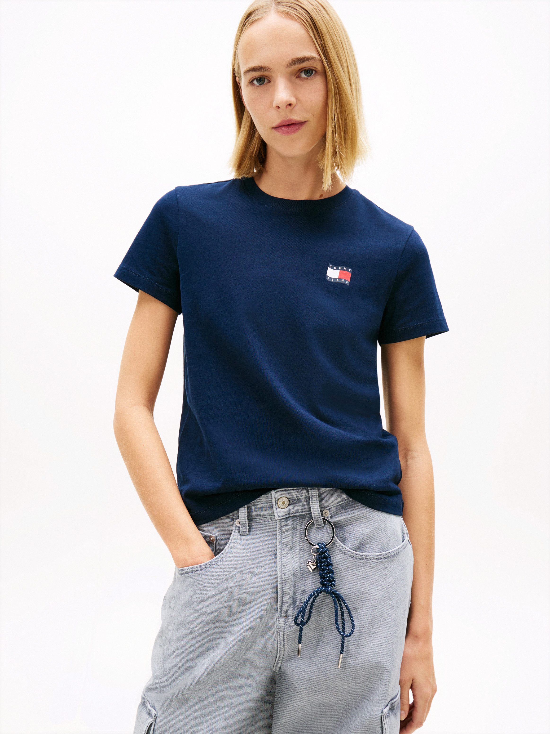 Tommy Jeans Kurzarmshirt TJW REG WAVY FLAG SS TEE EXT Tommy Flag-Badge auf Brust, Jersey aus reiner Baumwolle