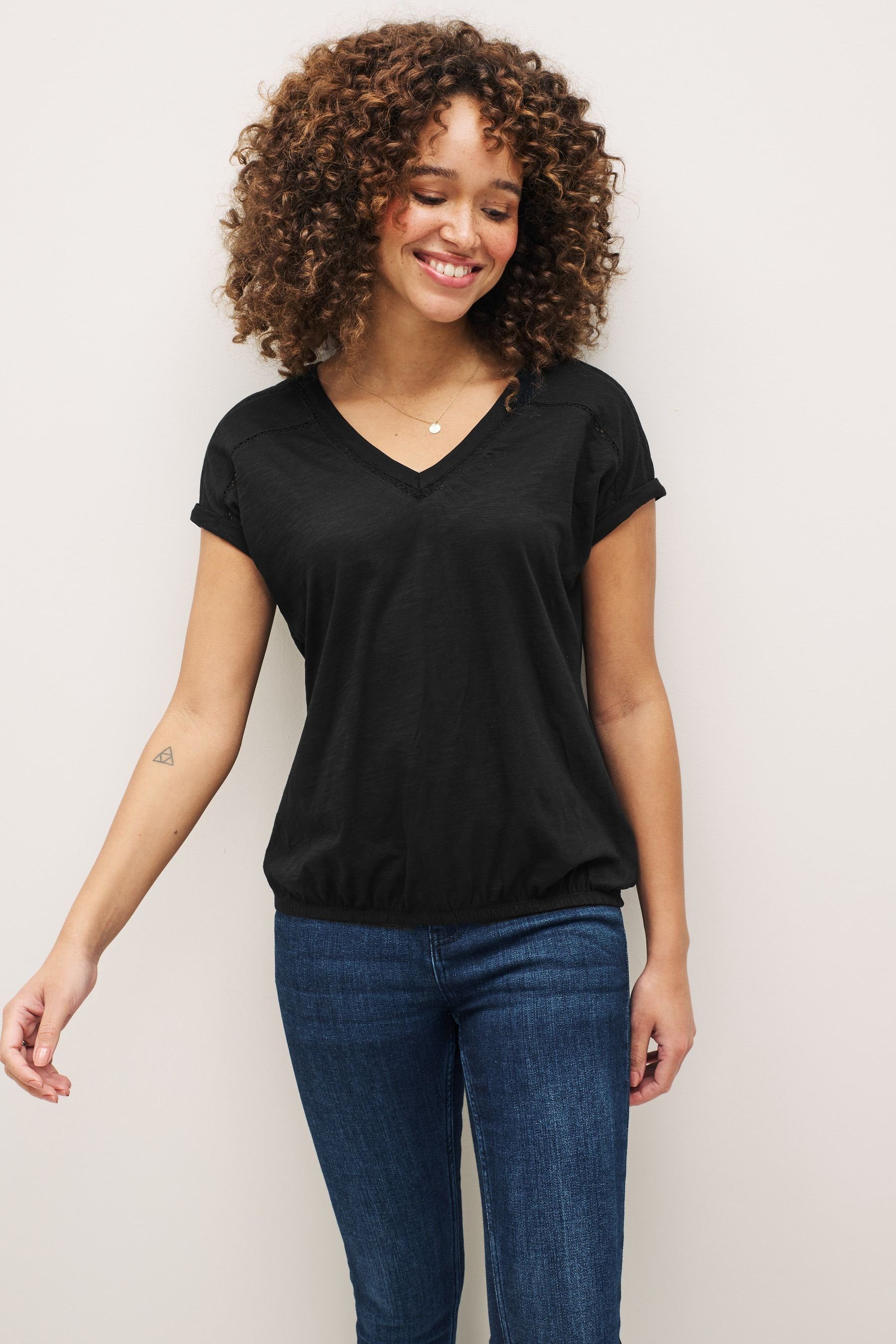Next T-Shirt Top mit V-Ausschnitt und Ballonsaum – Petite (1-tlg) Black