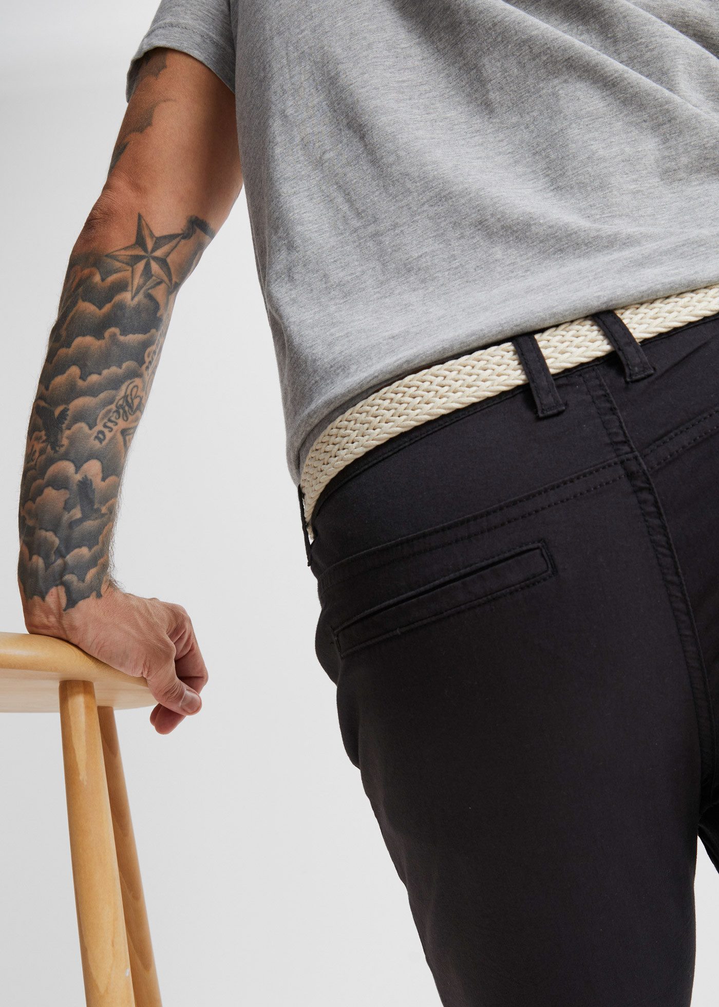 bonprix Chinohose aus Baumwolle und Elasthan, mit Komfortbund und Gürtel, Regular Fit