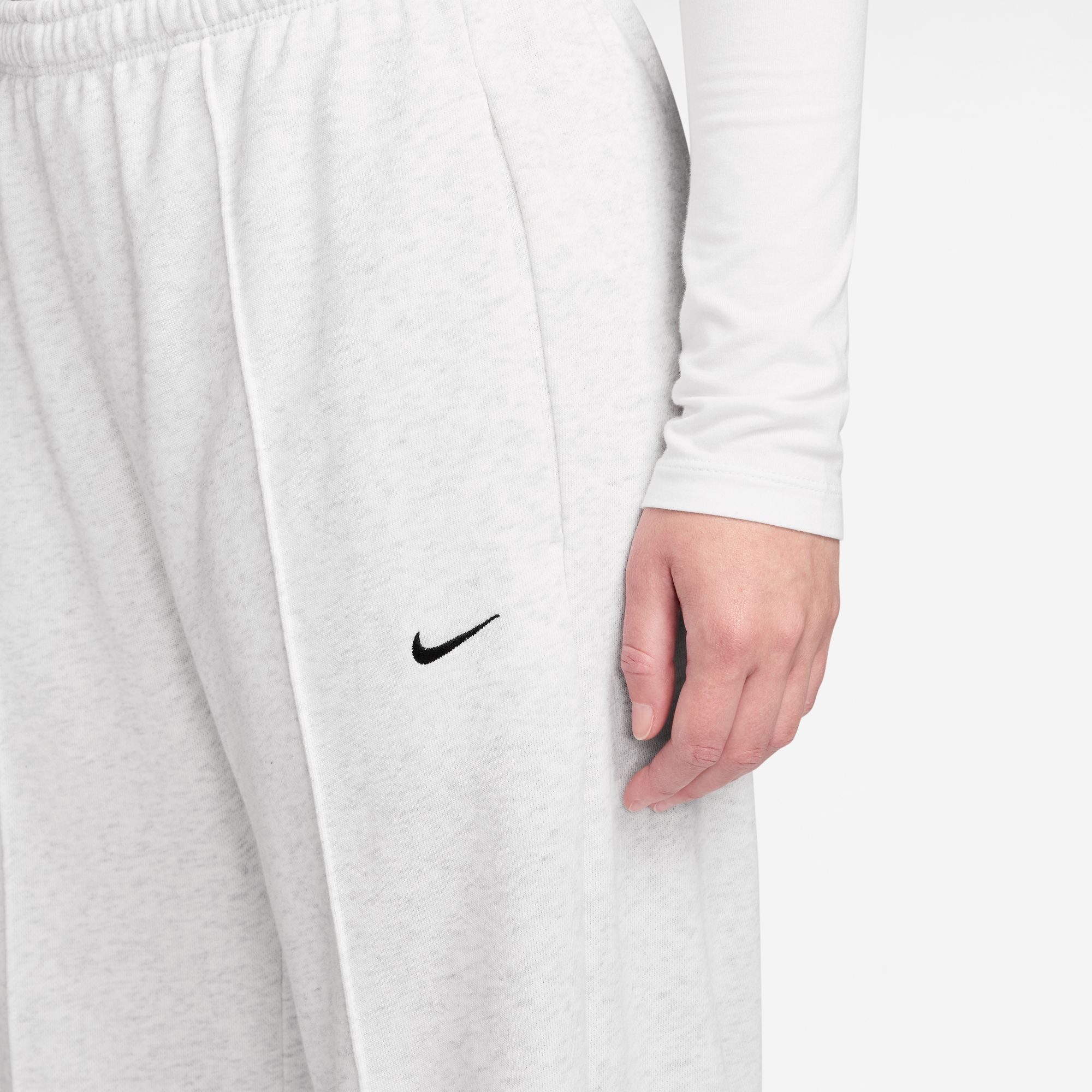 Nike Sportswear Sporthose W NSW OFFLN CHLL FT OH MR PANT aus Baumwolle und Polyester, mit elastischem Bund, lockerer Schnitt